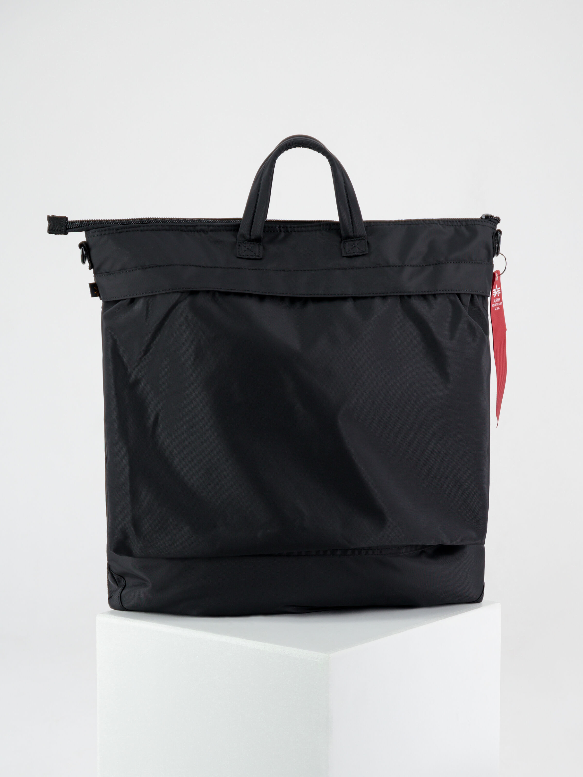 Label Helmet Bag black 108960_03_alpha_industries_label_helmet_bag_002_181987