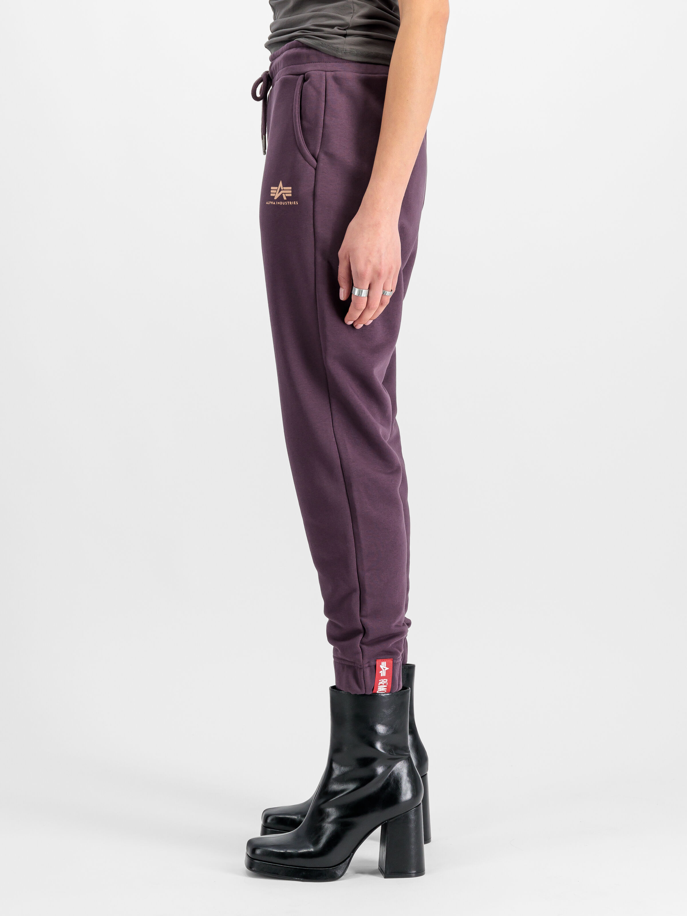 Basic Small Logo Jogger Women Plum 116051_719_2_model_00004_103800