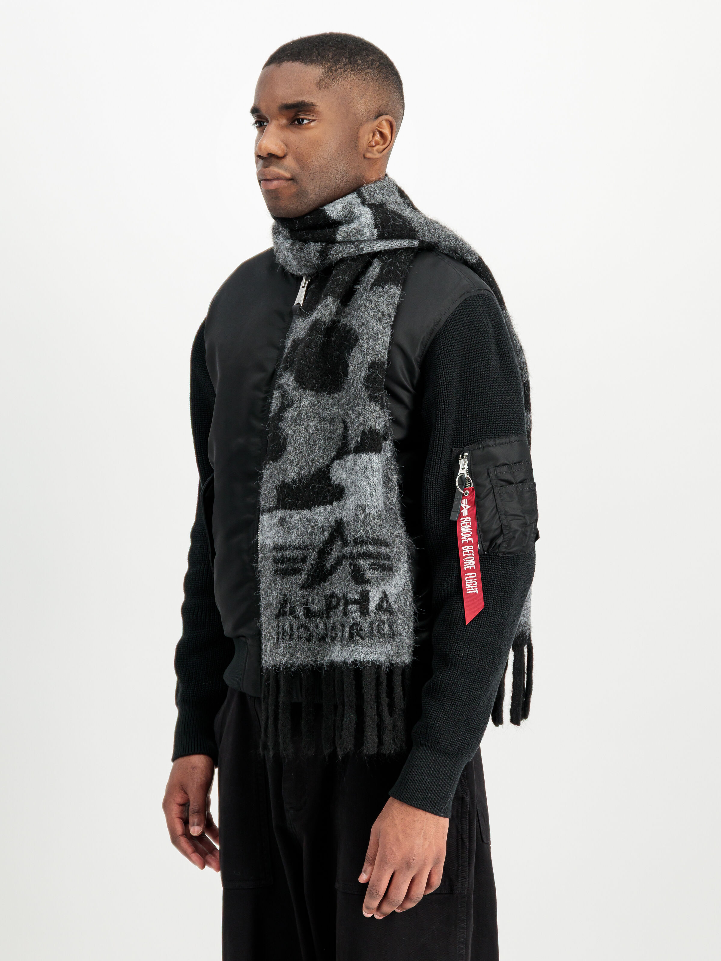Camofluff Scarf black camo 268908_125_2_model_00001_227482