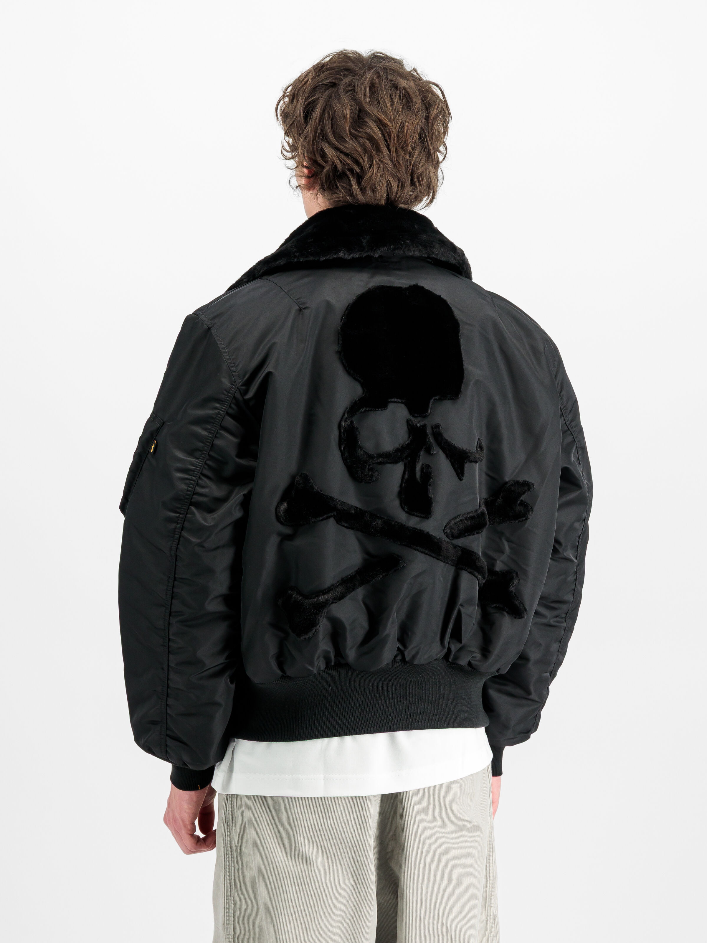 ALPHA x MASTERMIND REVERSIBLE FAUX MOUTON B-15 Bomber Jacket black 258019_03_2_model_00003_215777