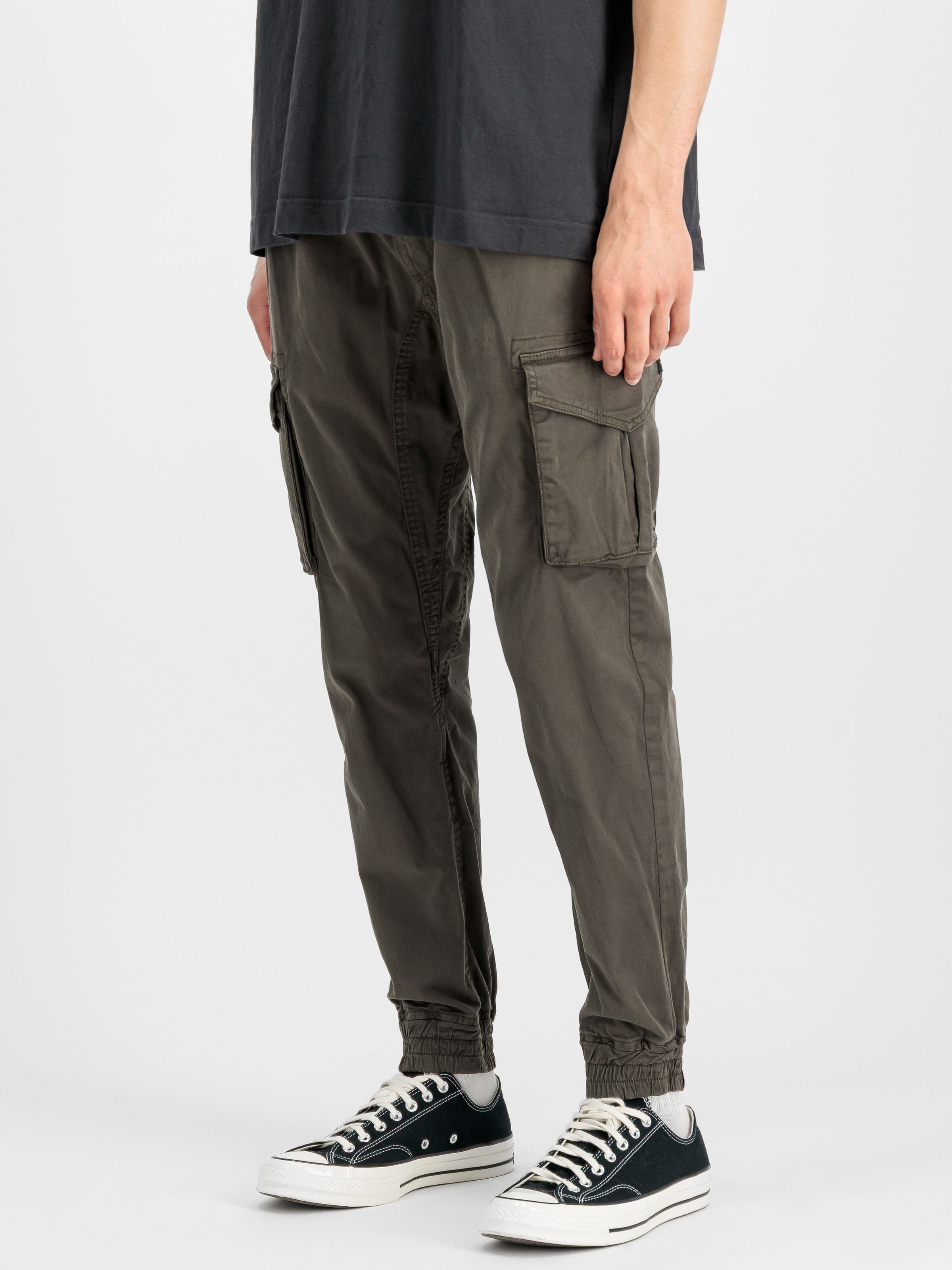 Cotton Twill Jogger Pant greyblack 116202_136_2_model_00002_217530.jpg