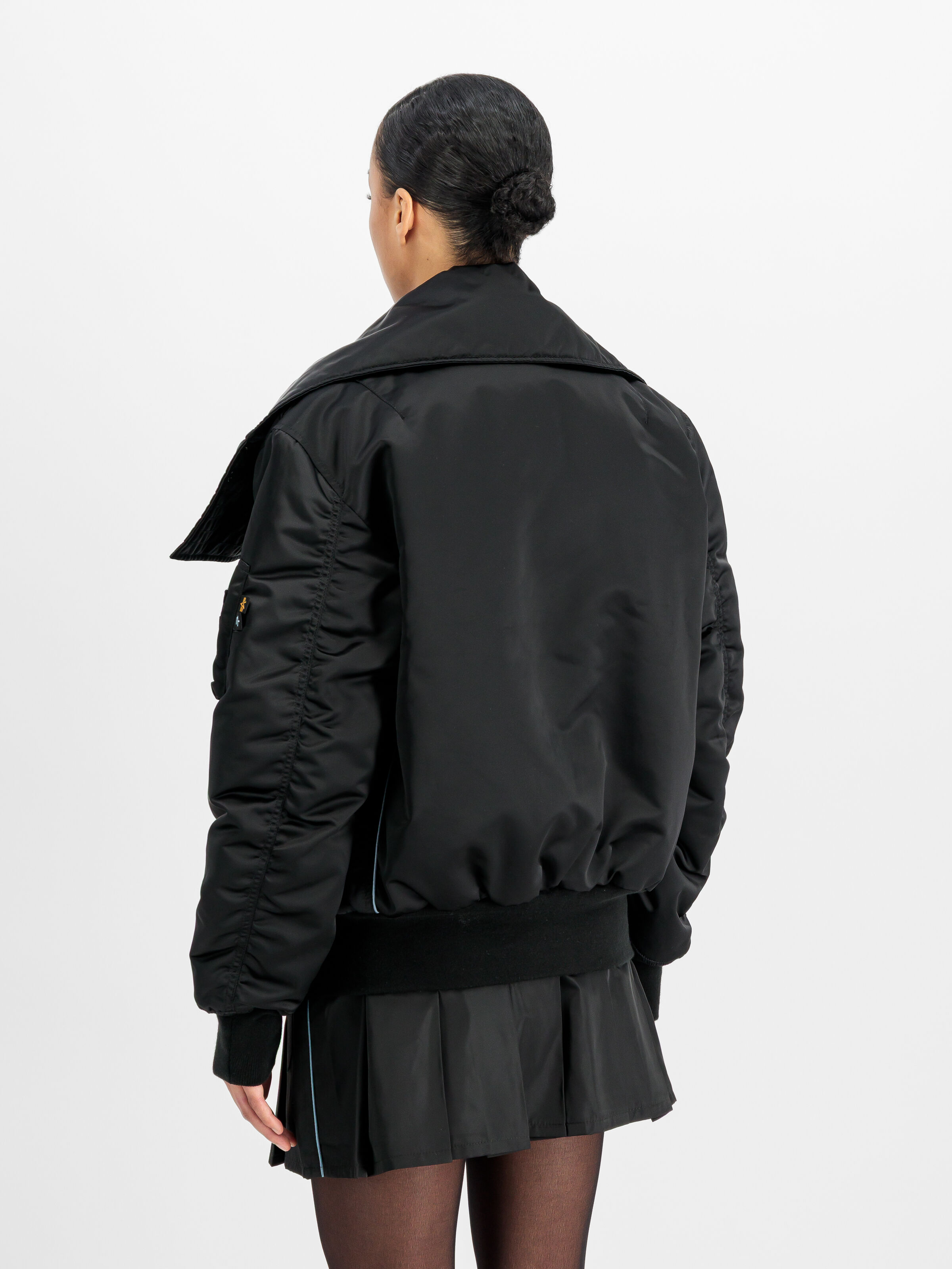 ALPHA x PEGGY GOU Cocoon Bomber Jacket black 258002_03_2_model_00003_202306