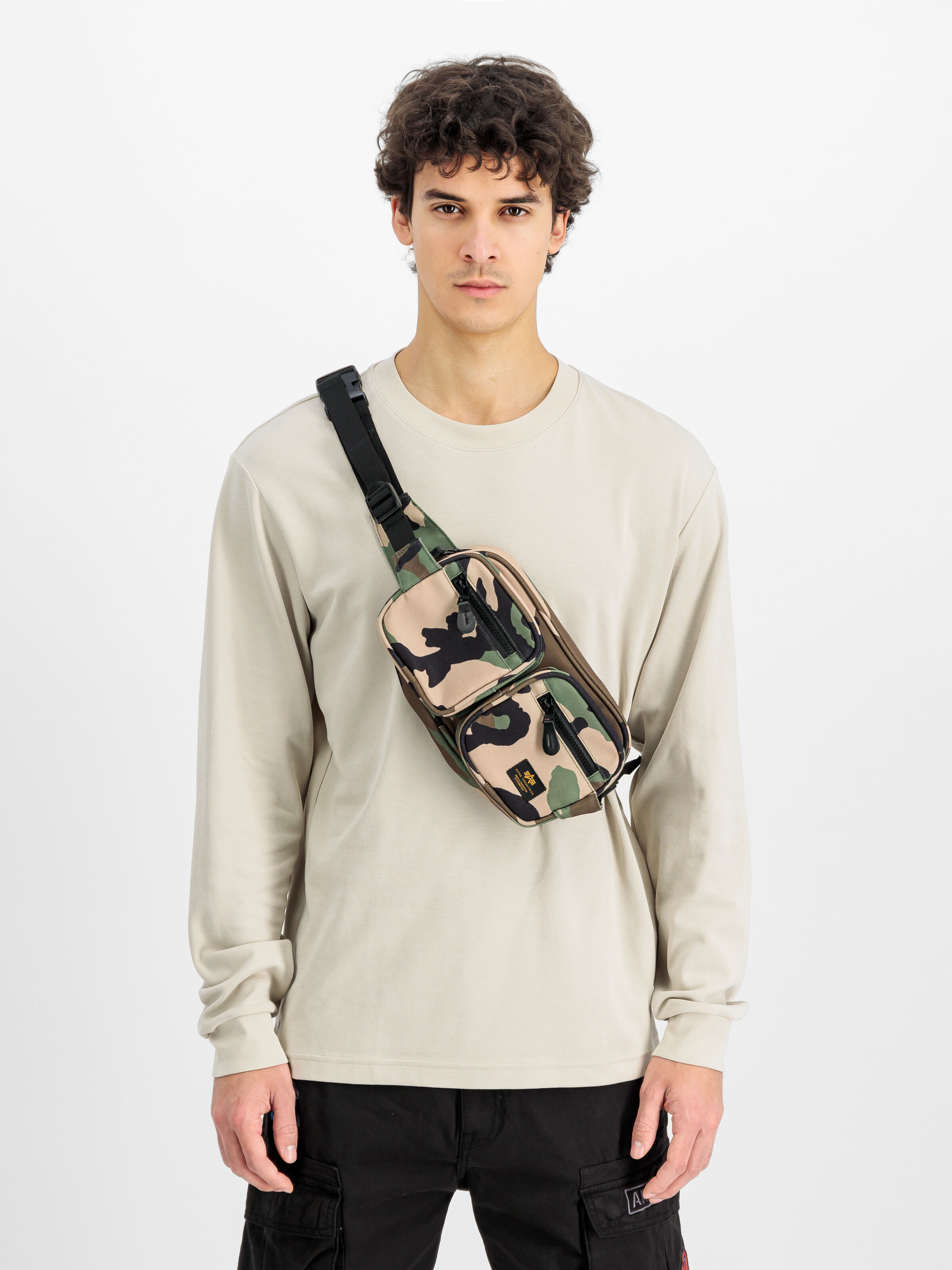 Label Waist Bag wdl camo 65 156943_408_2_model_00001_141324