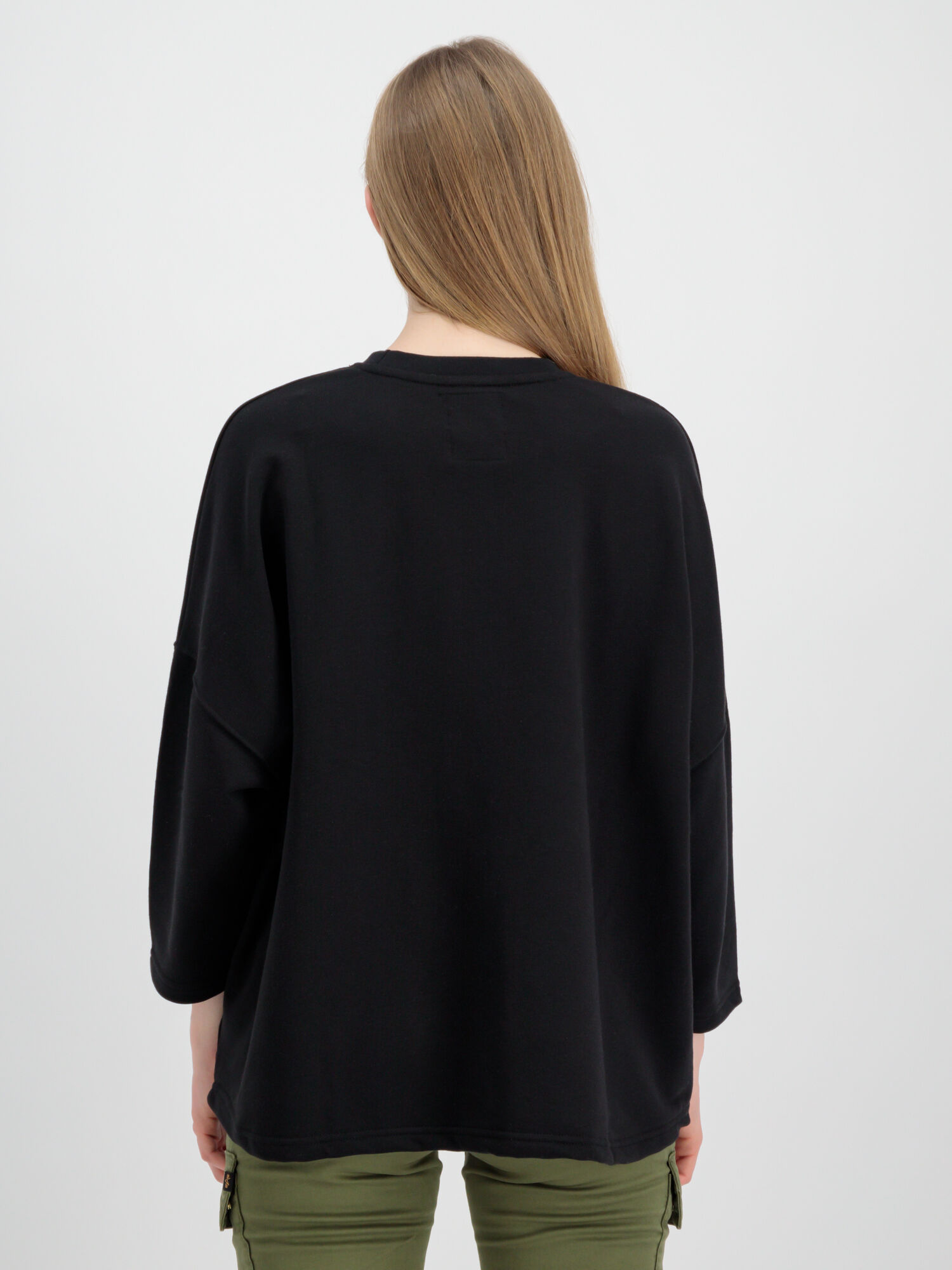 Crystal Oversized Women Sweatshirt black 136030_03_alpha_industries_crystal_os_sweater_wmn_002_208814