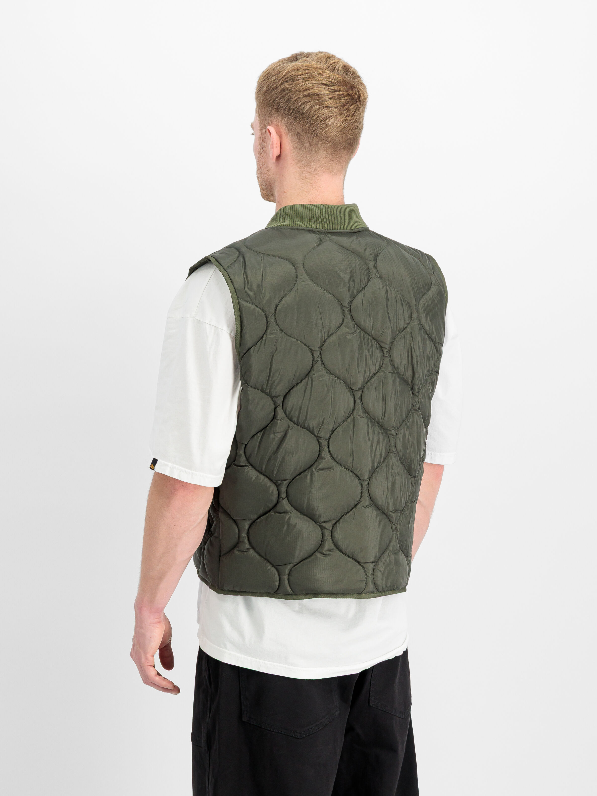 Q-1 Vest dark olive 266107_142_2_model_00003_213236
