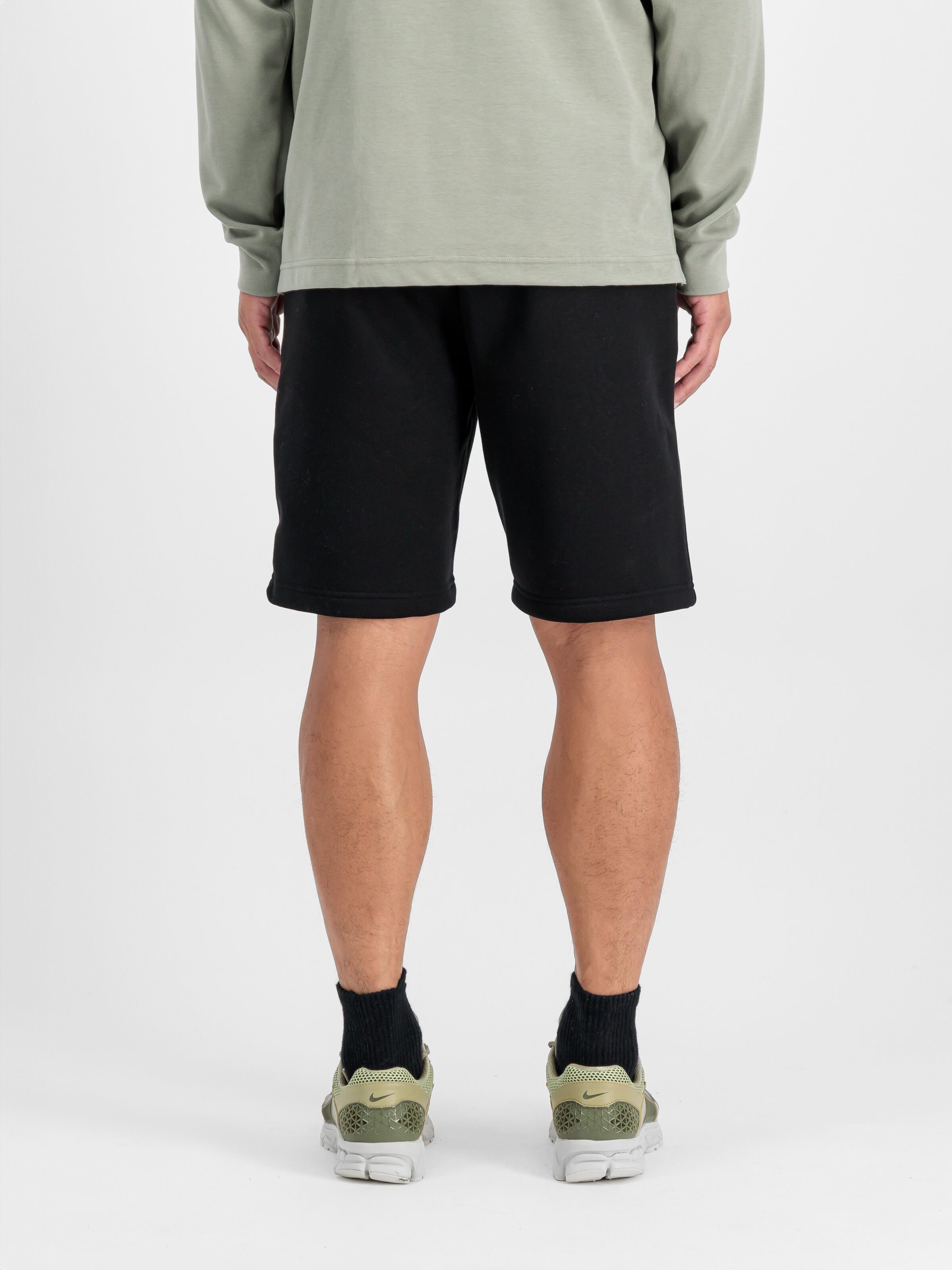 Basic Small Logo II Short black 156367_03_2_model_00005_118192