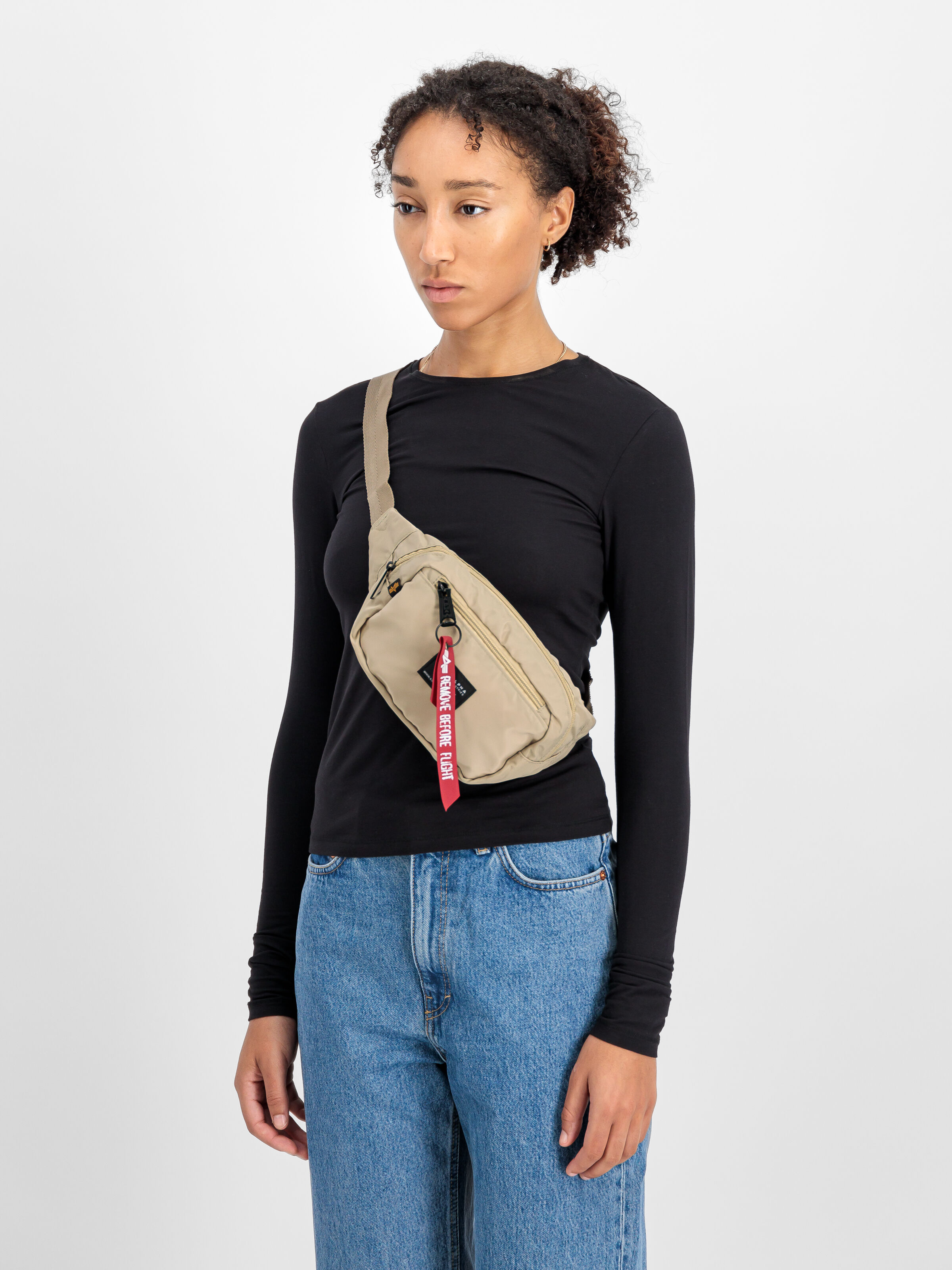 Crew Waist Bag sand 196923_14_2_model_00001_111230
