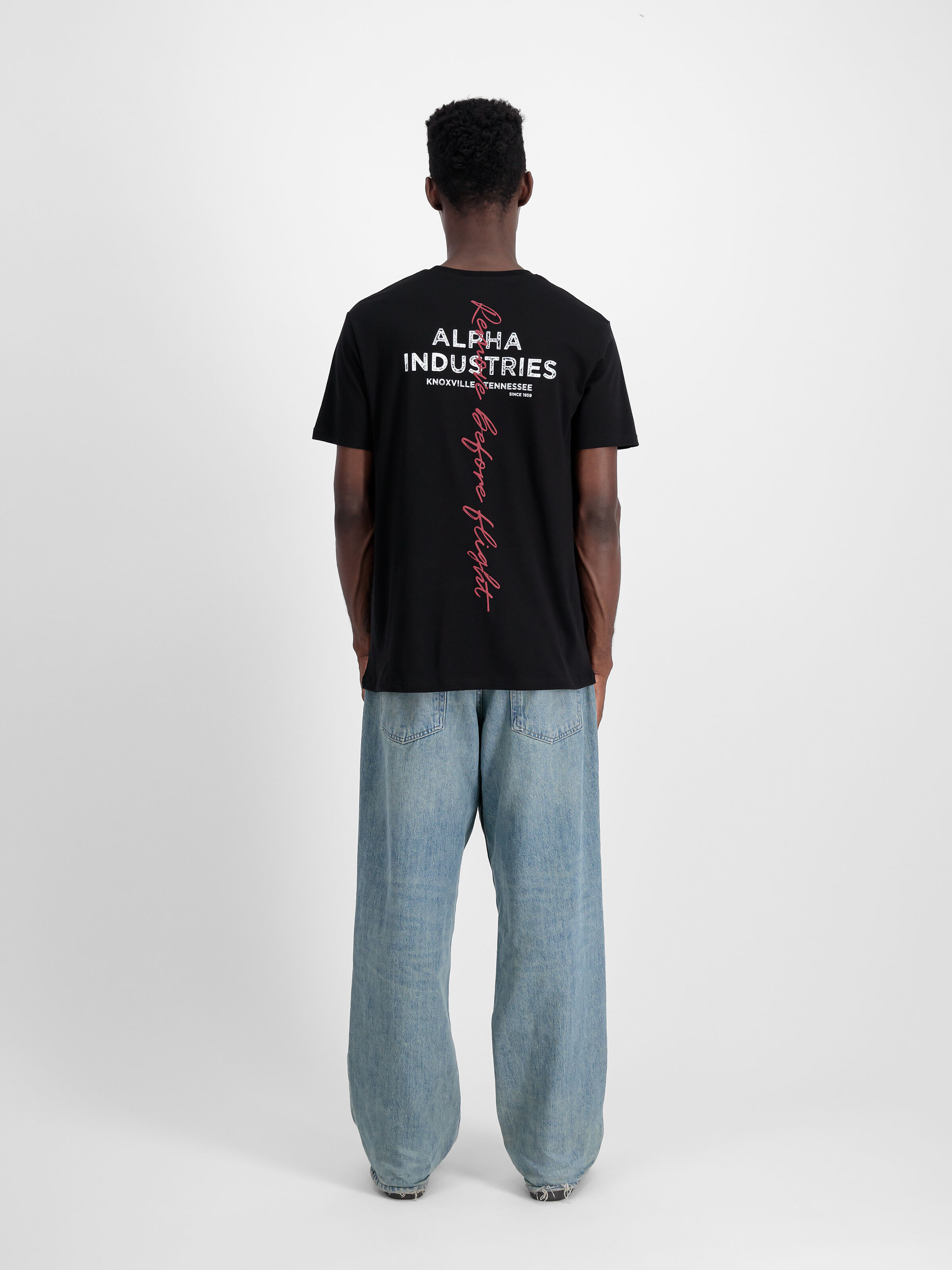 Signature Backprint T-Shirt black 148516_03_2_model_00002_98181