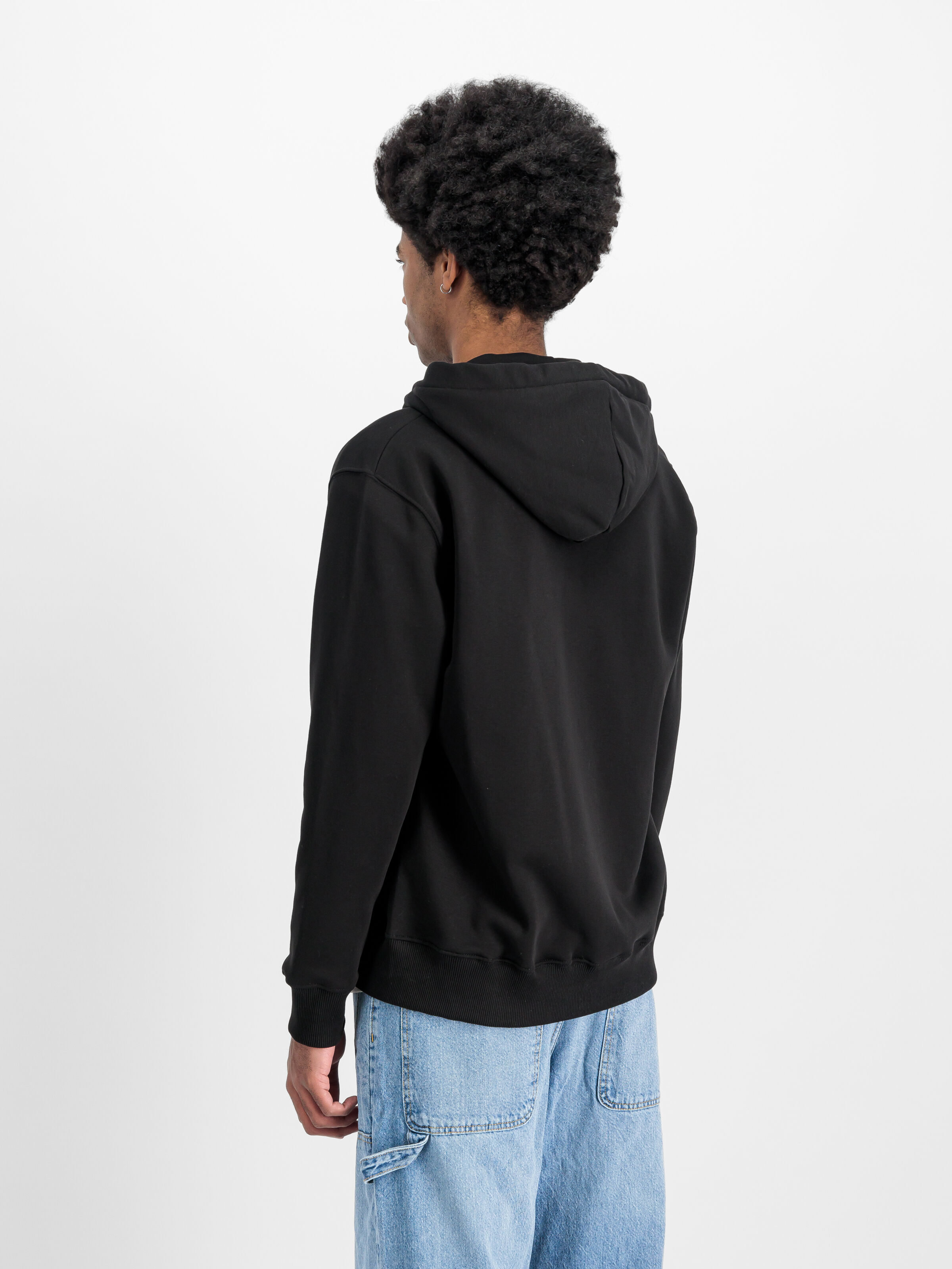 Basic Small Logo Zip Hoodie black 118342_03_2_model_00004_130688
