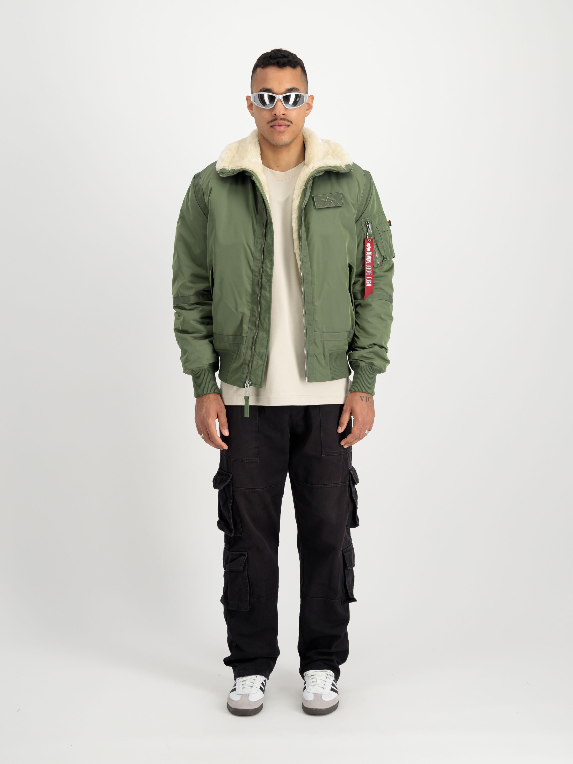 B-15 III TT Two Tone Bomber Jacket sage-green 198122_01_2_model_00001_112991