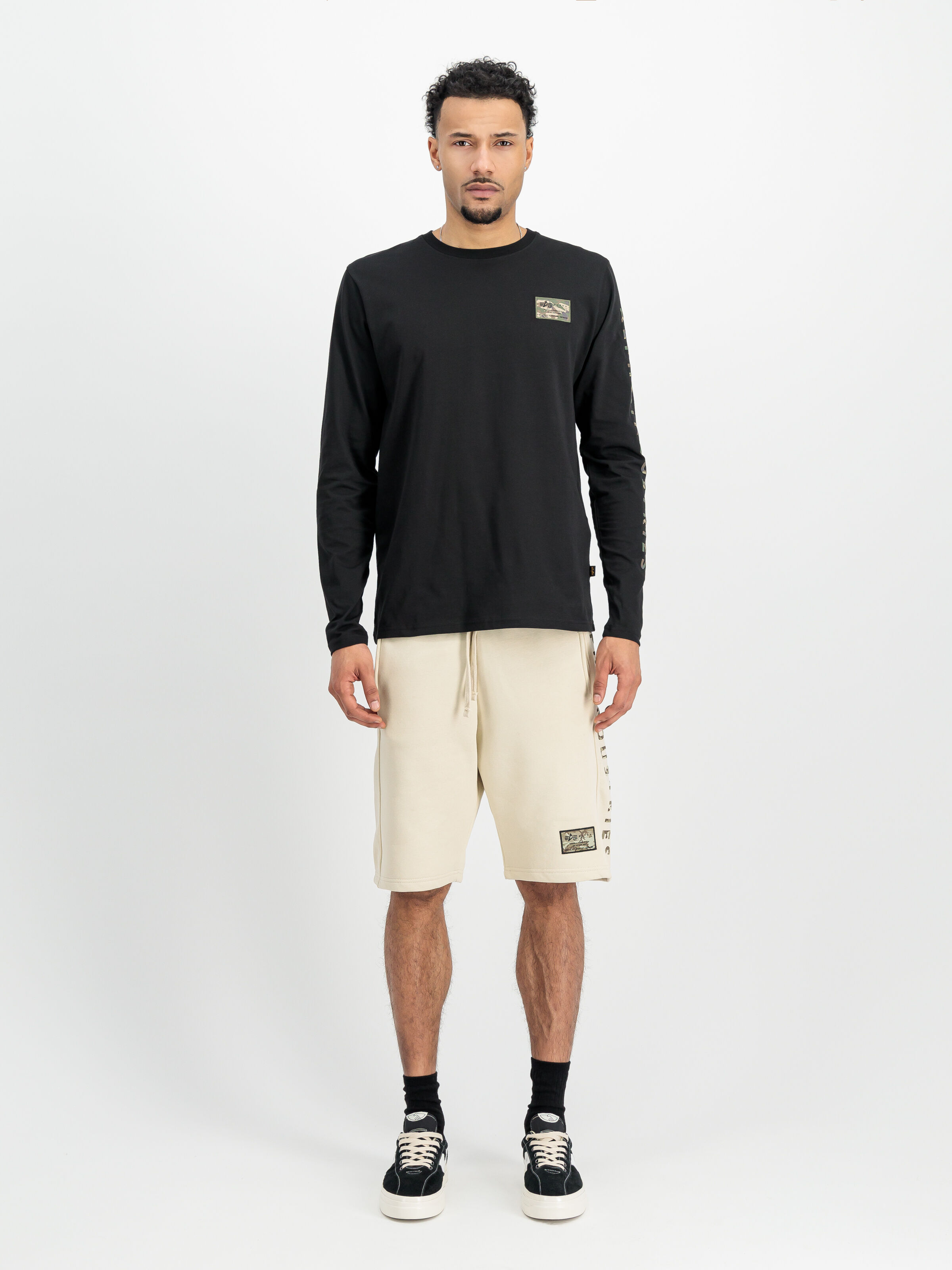 Camo Sleeve Longsleeve black 156582_03_2_model_00001_152745