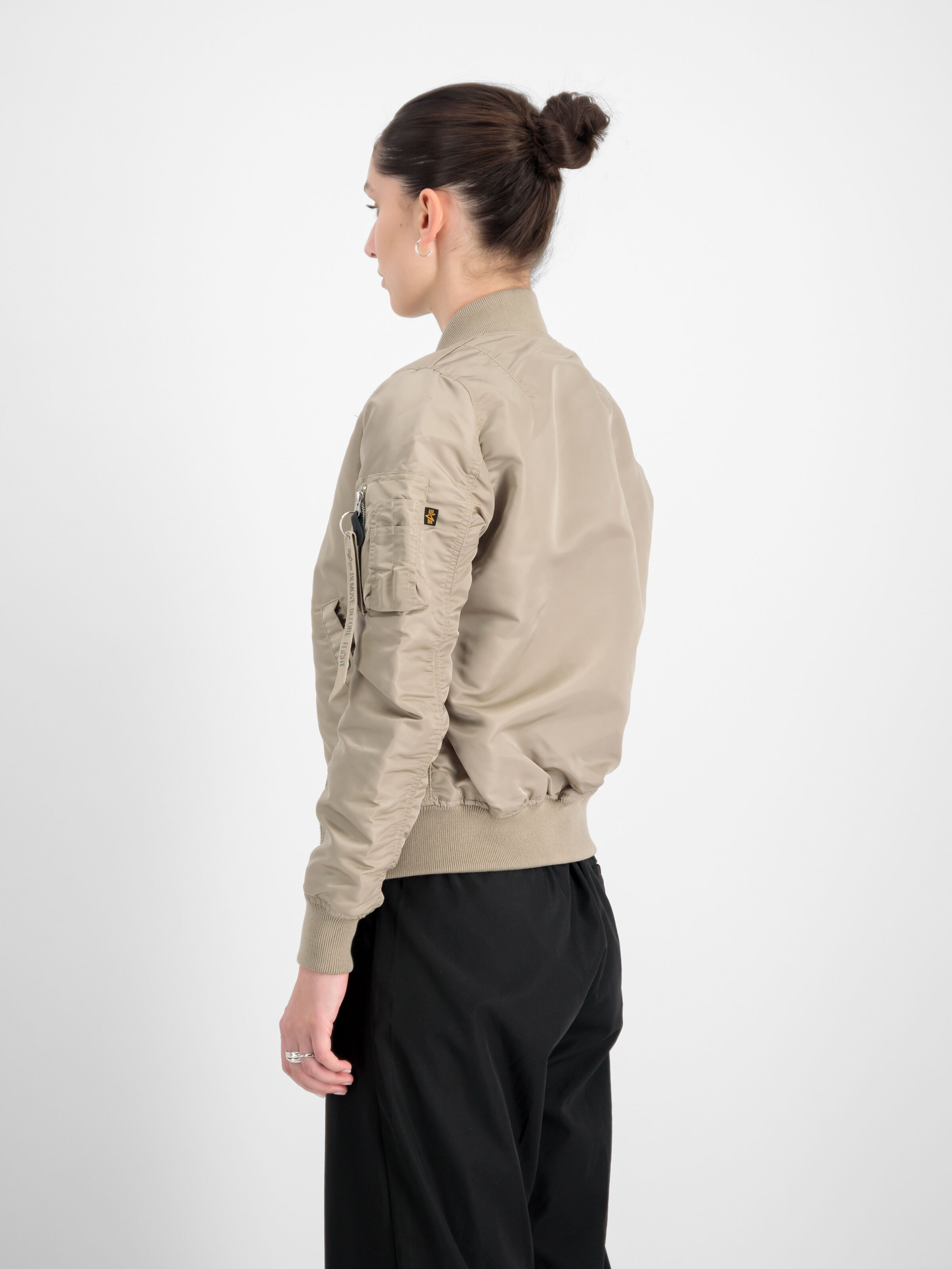 MA-1 VF Light Bomber Jacket Women vintage sand 156001_679_2_model_00004_149306