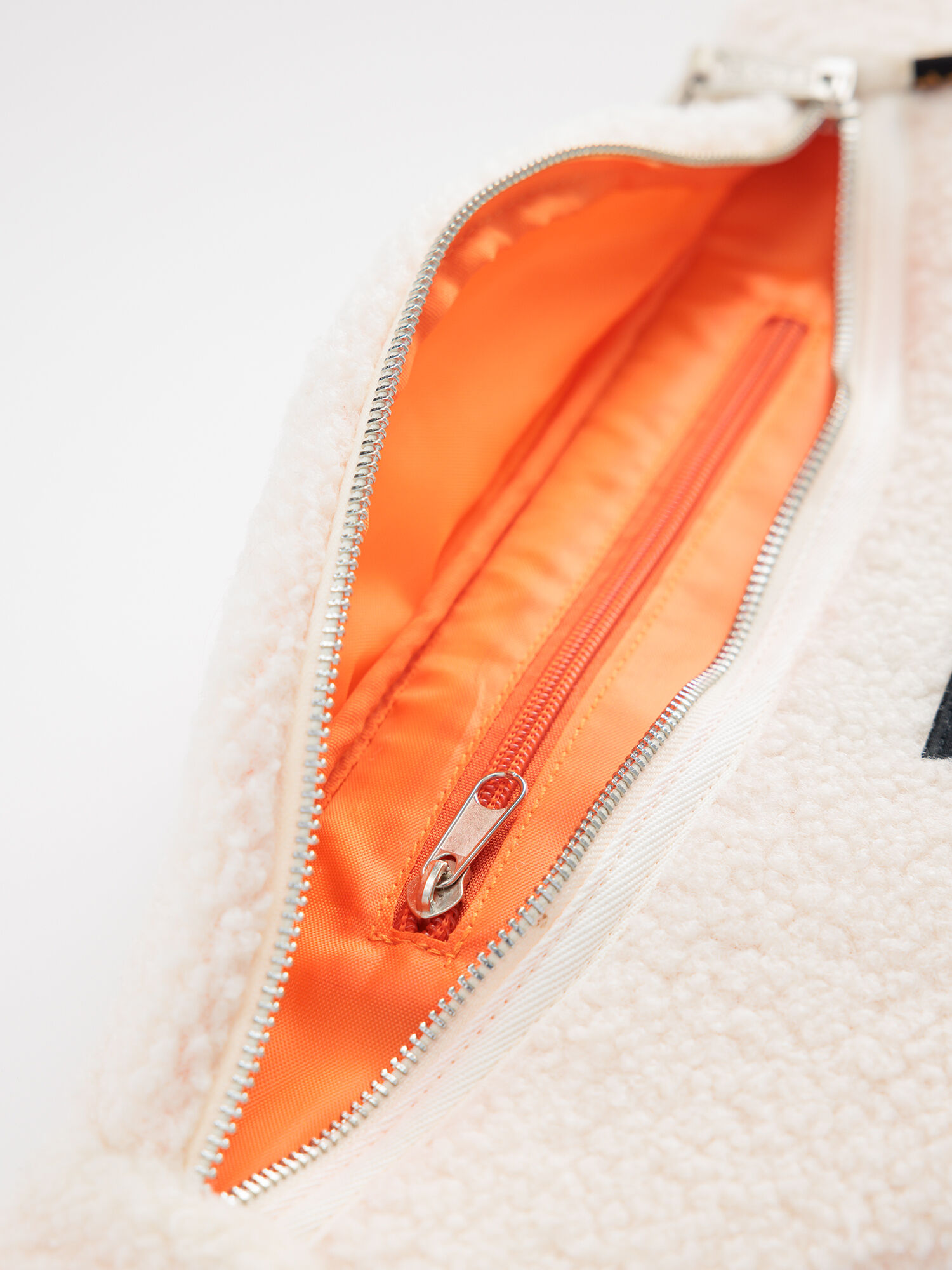 Teddy Waist Bag off white 108941_16_alpha_industries_teddy_waist_bag_006_124261