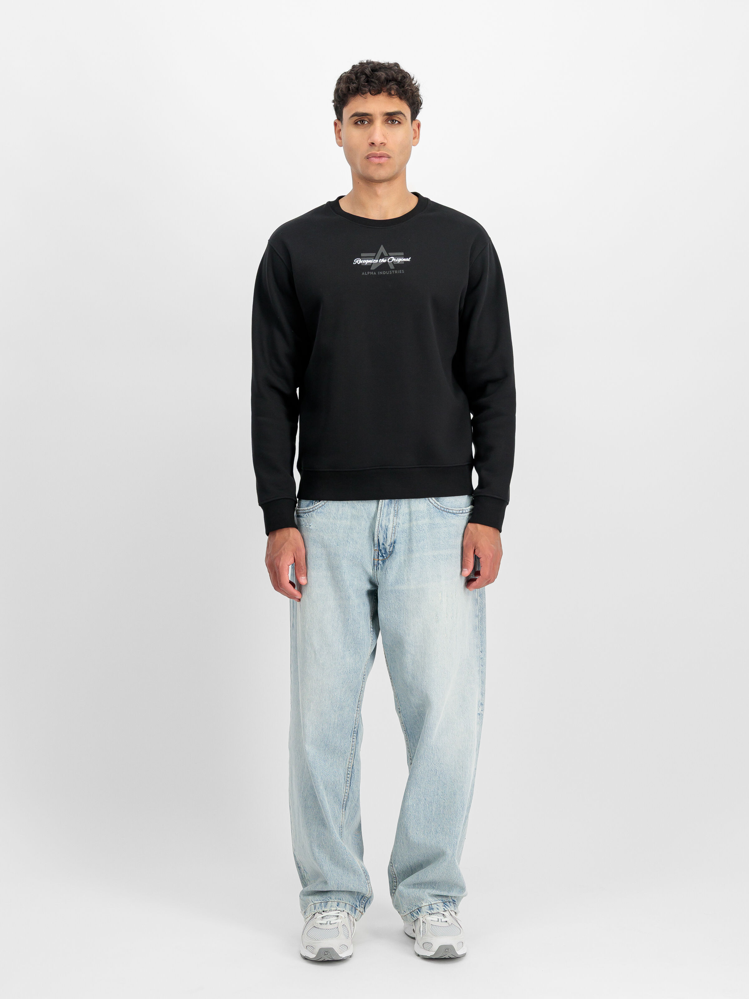 Foam Mid Logo Sweatshirt black 266305_03_2_model_00001_196032