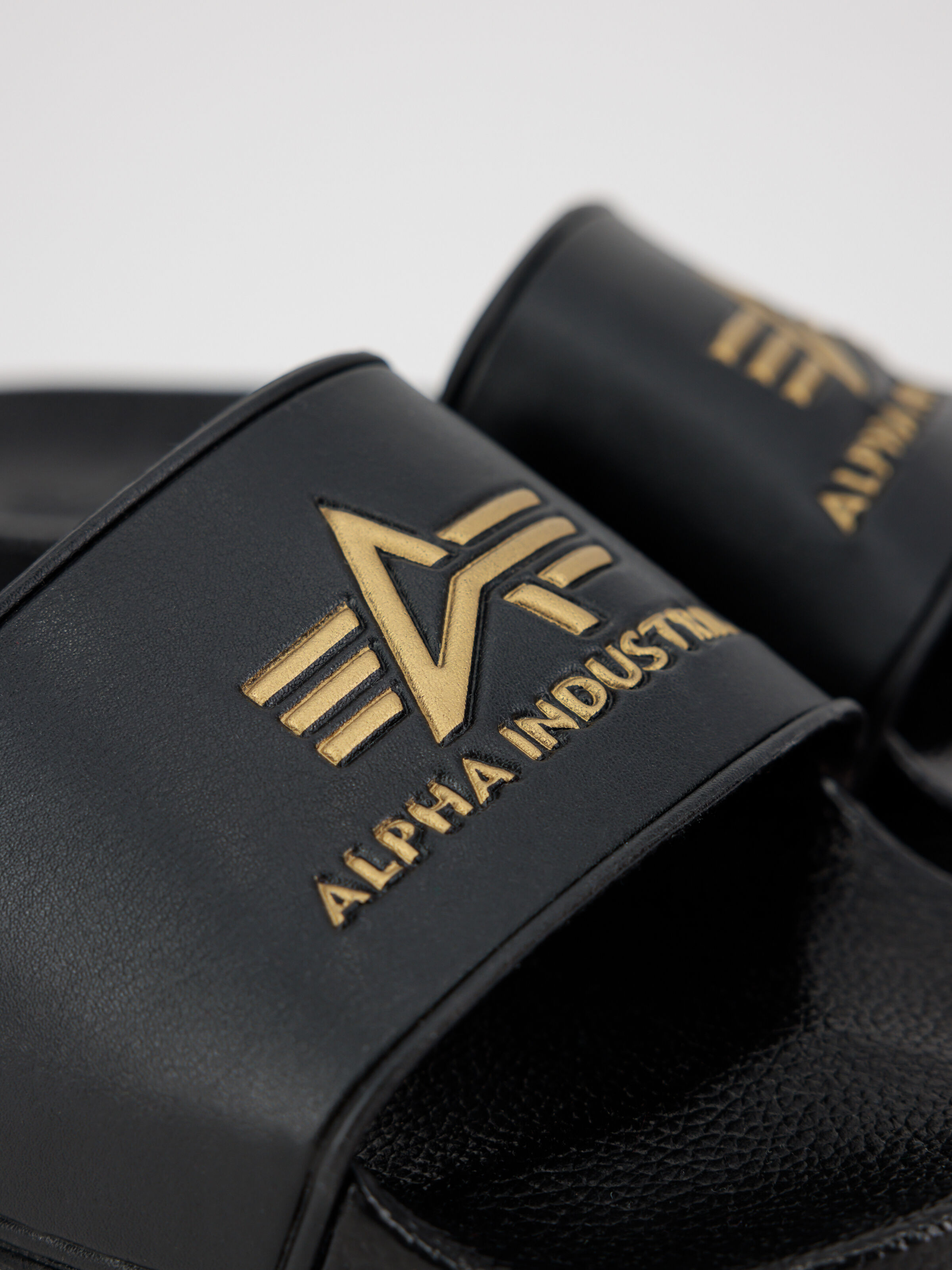Alpha Slider black/yellow gold 106956_583_002_182947