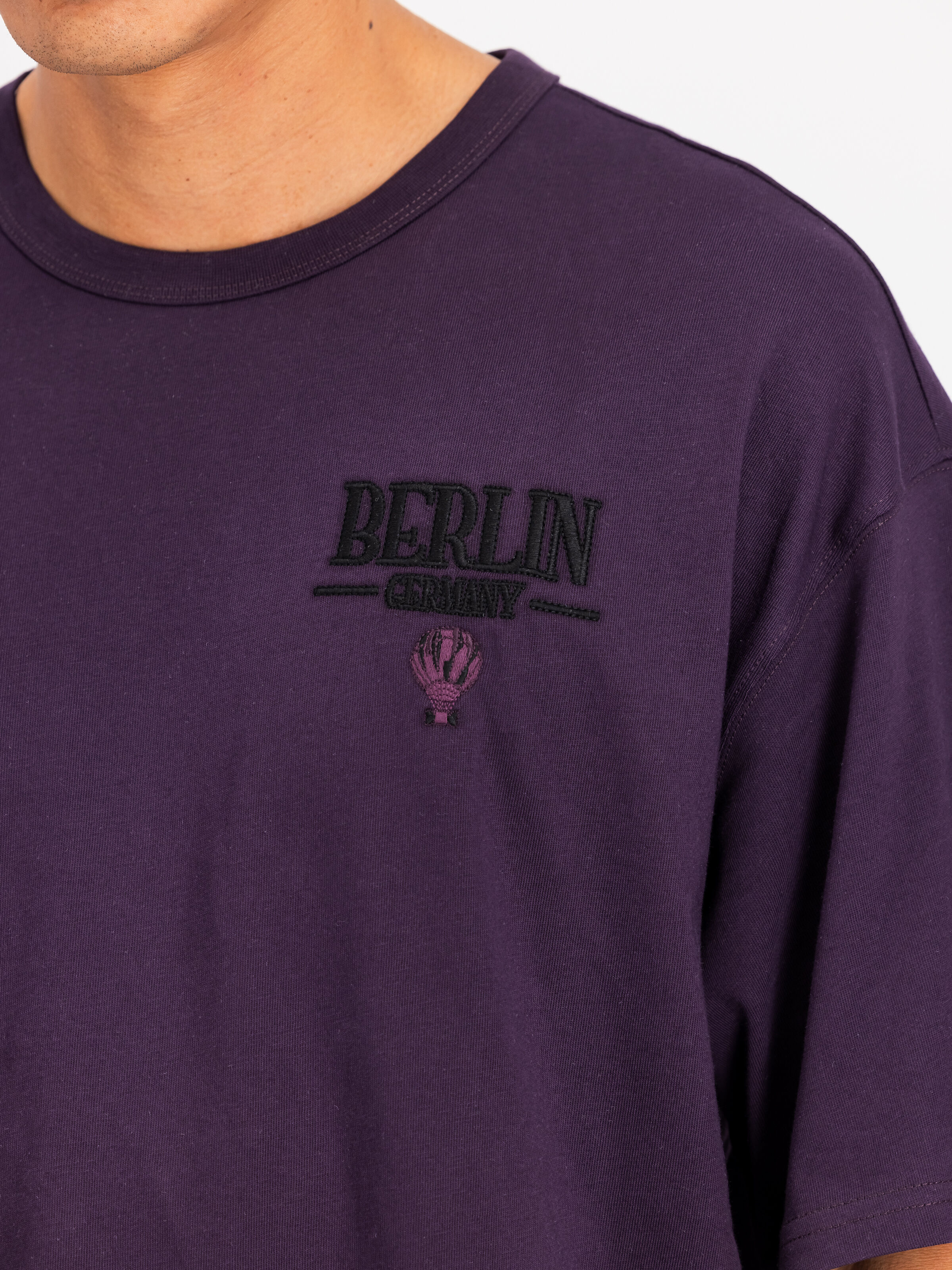 Berlin Candy Bomber Backprint T-Shirt Plum 148515_719_3_detail_00001_108911