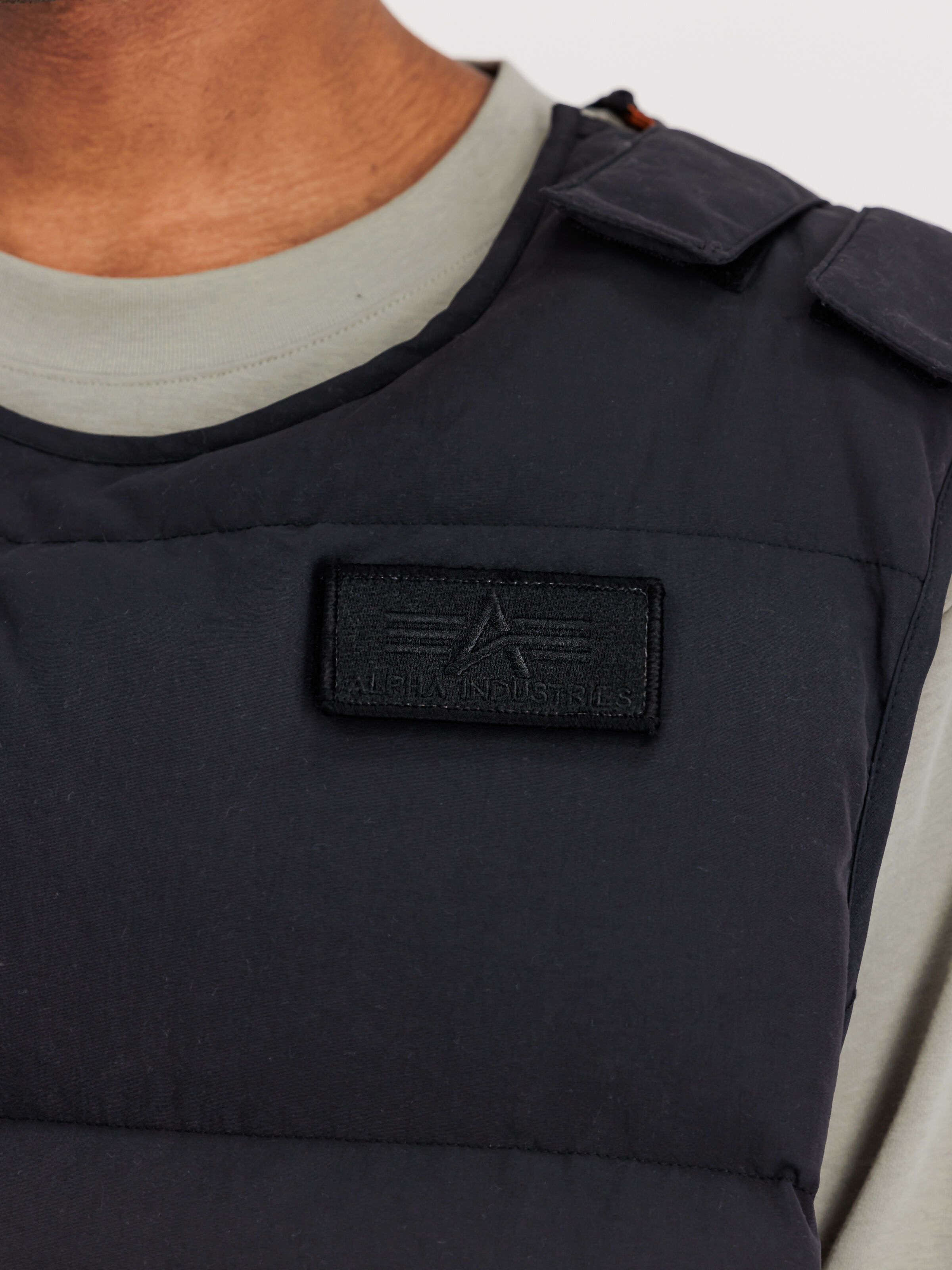 Protector Puffer Vest black 138125_03_3_detail_00001_131019