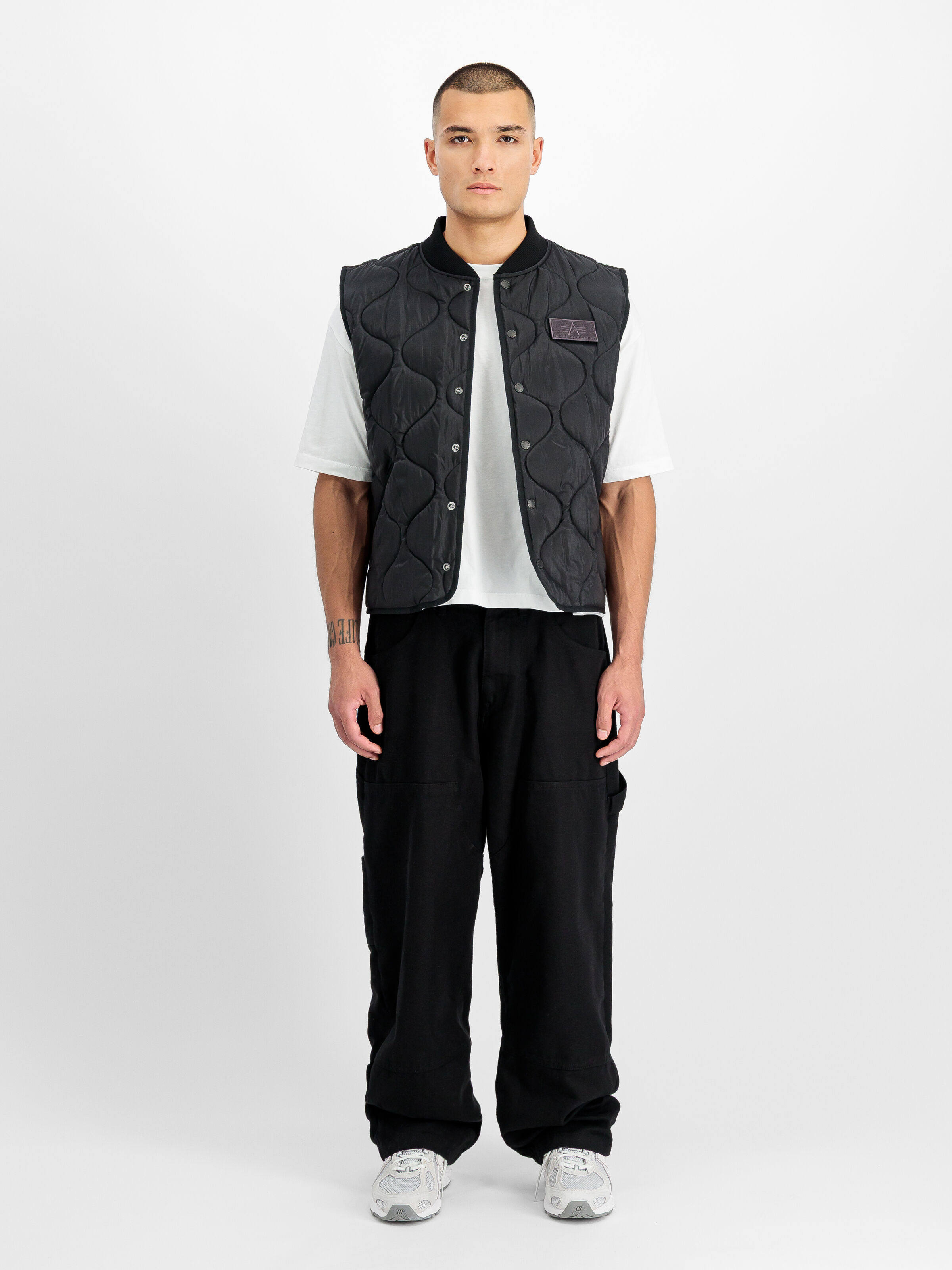 Q-1 Vest black 266107_03_2_model_00001_214143