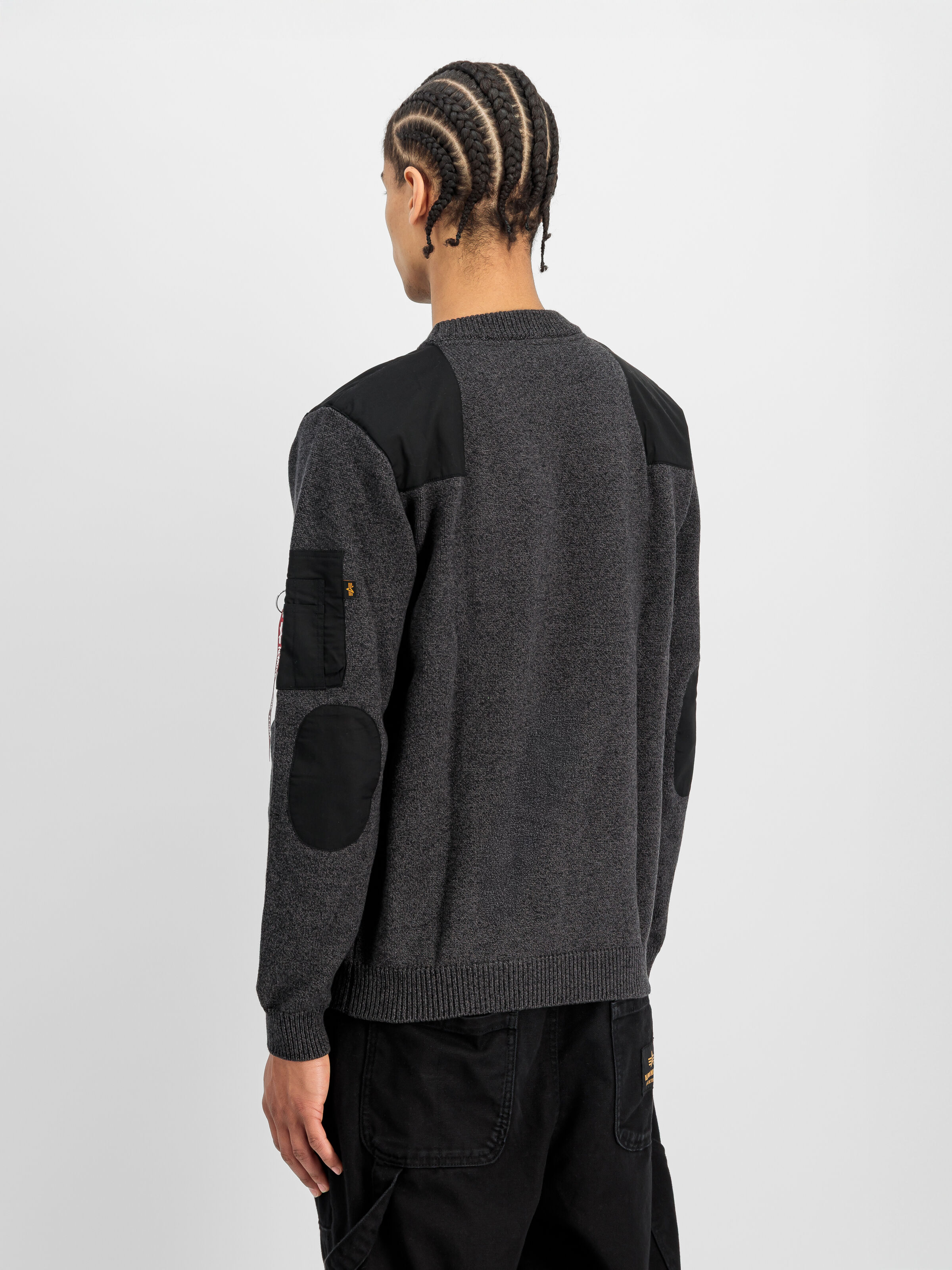 Knitted Utility Sweatshirt black 268401_03_2_model_00003_236527