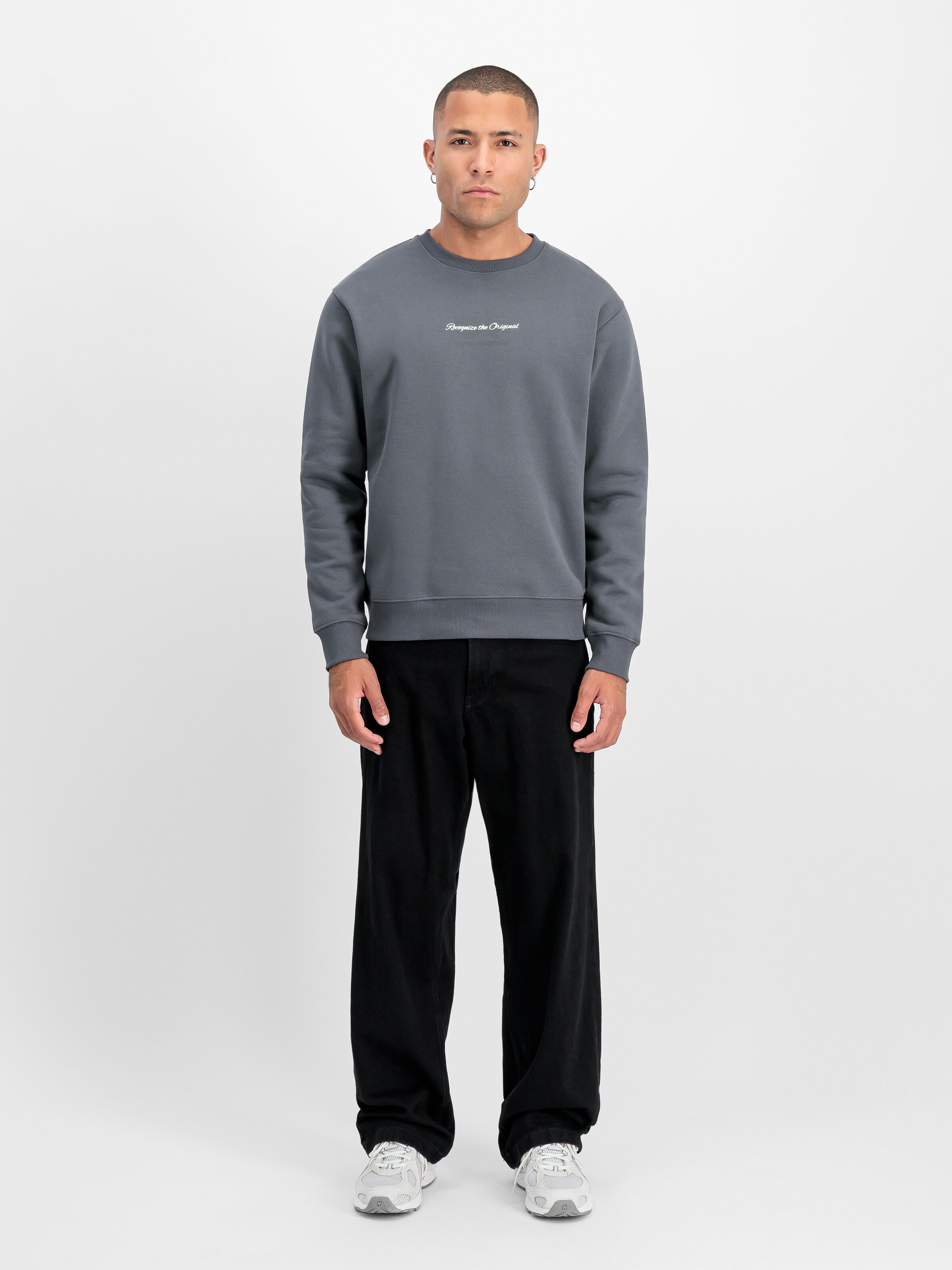 Foam Mid Logo Sweatshirt greyblack 266305_136_2_model_00001_196142