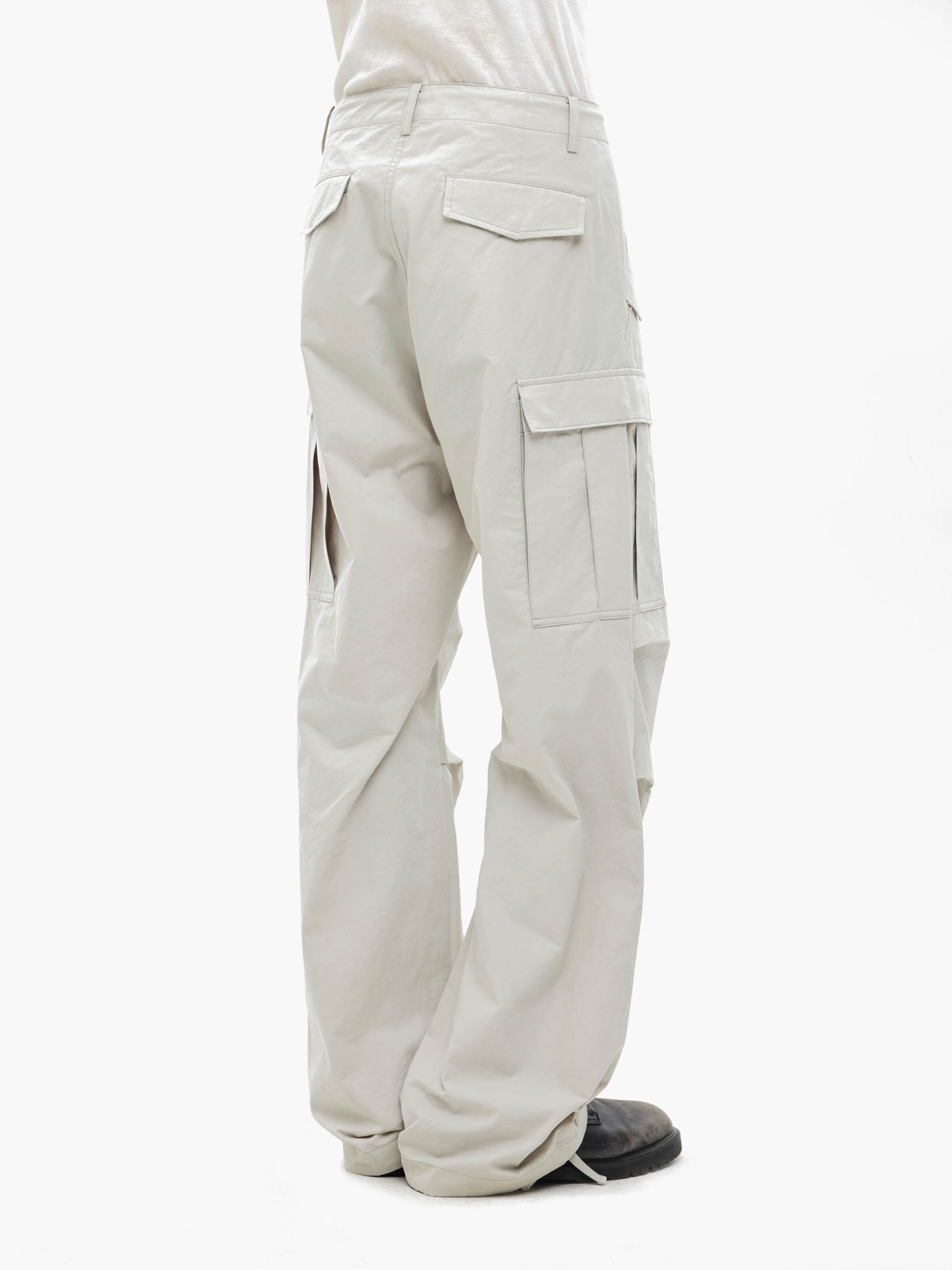 ALPHA x JIYONGKIM Sun-Bleached Multi Pocket Pant light grey 266206_19_2_model_00005_226015
