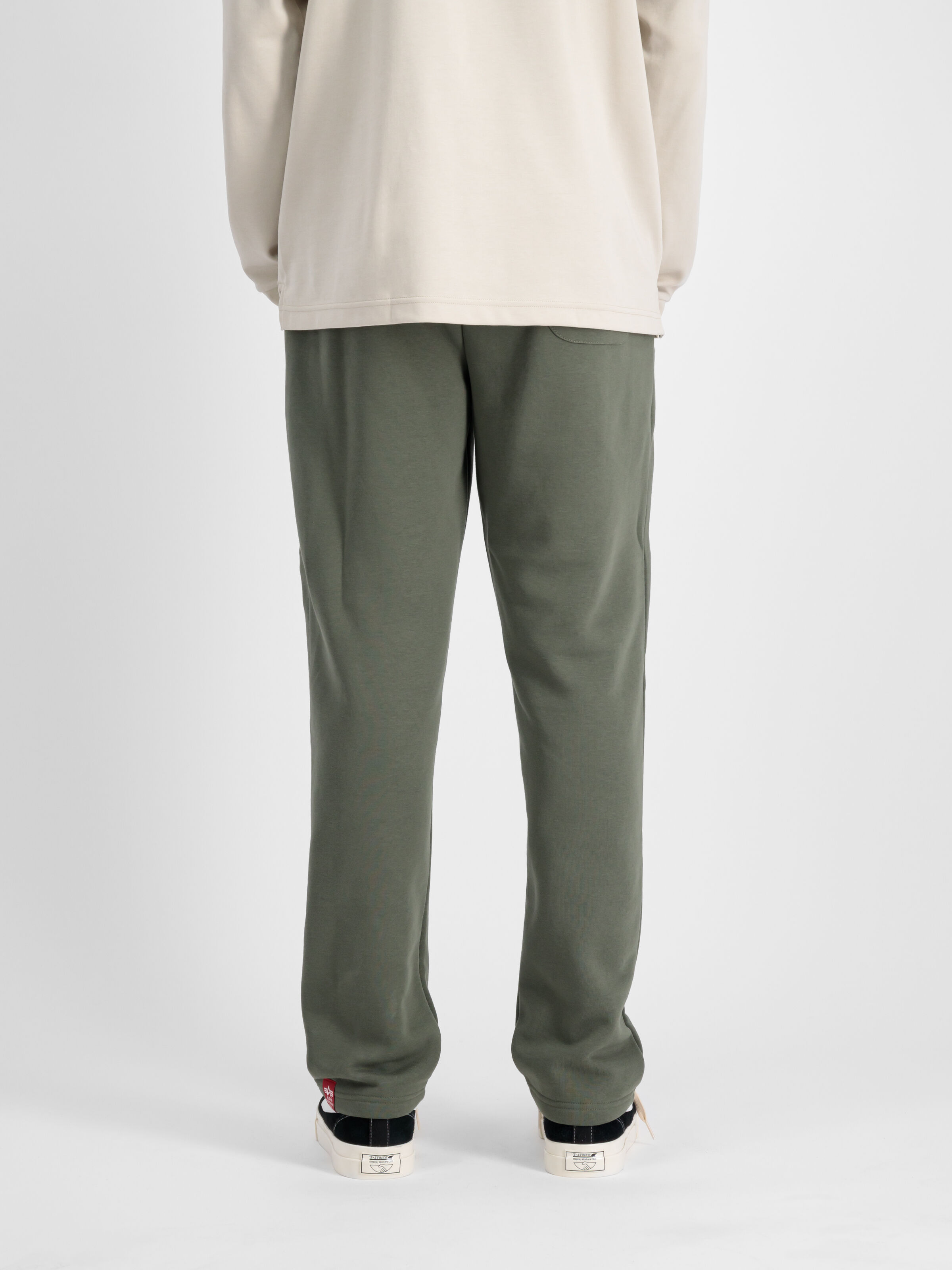 Embroidery Jogger dark olive 138360_142_2_model_00005_129494