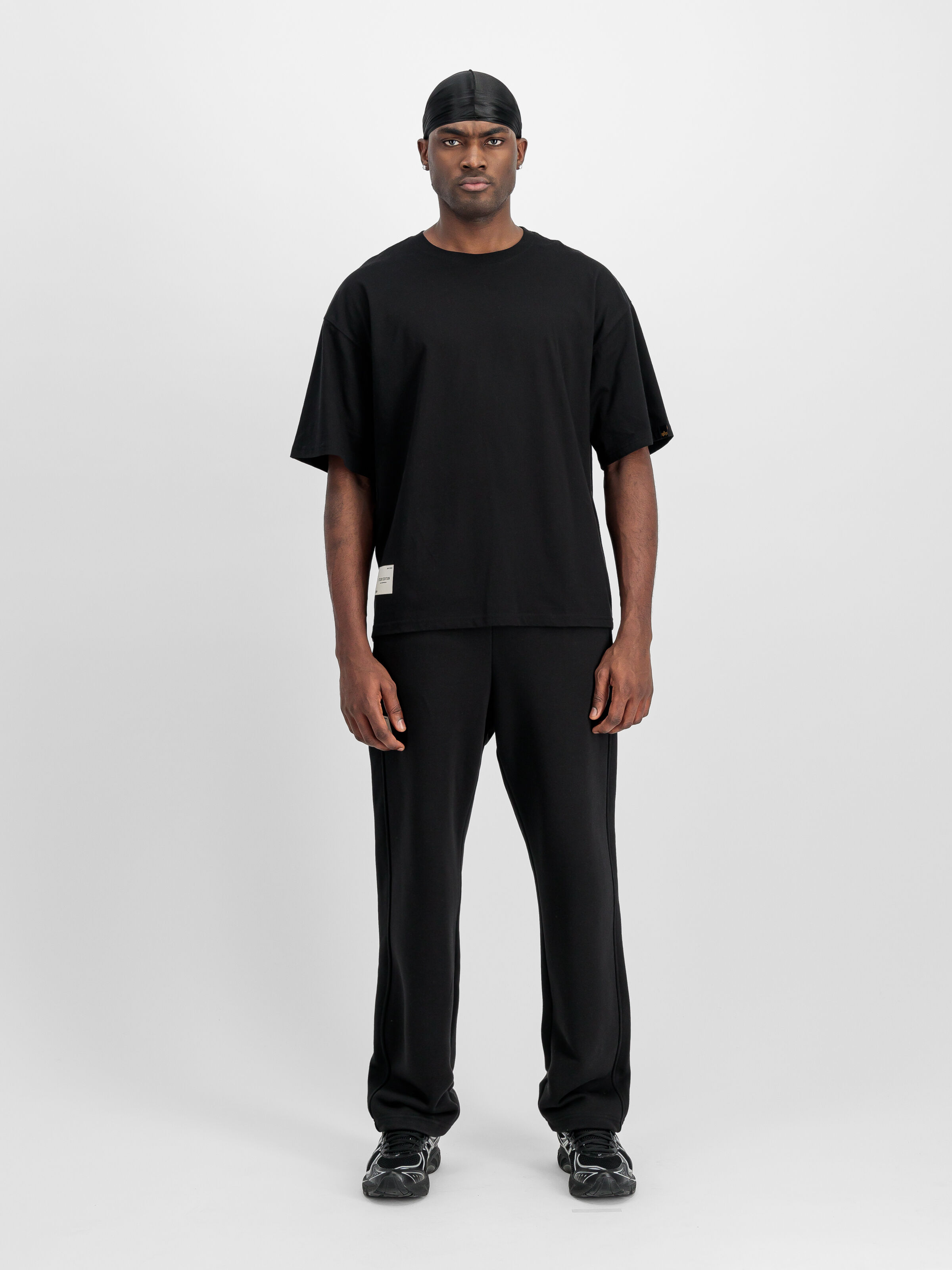 Studio Edition Jogger black 156368_03_2_model_00001_160238