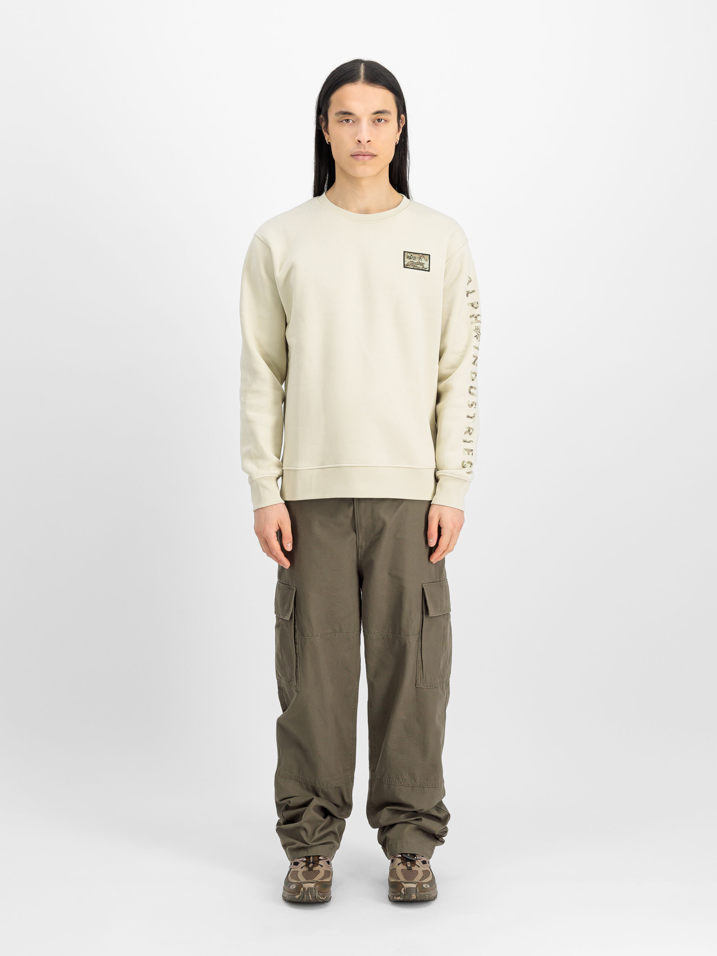 Camo Sleeve Sweatshirt vintage white 156306_300_2_model_00001_147910