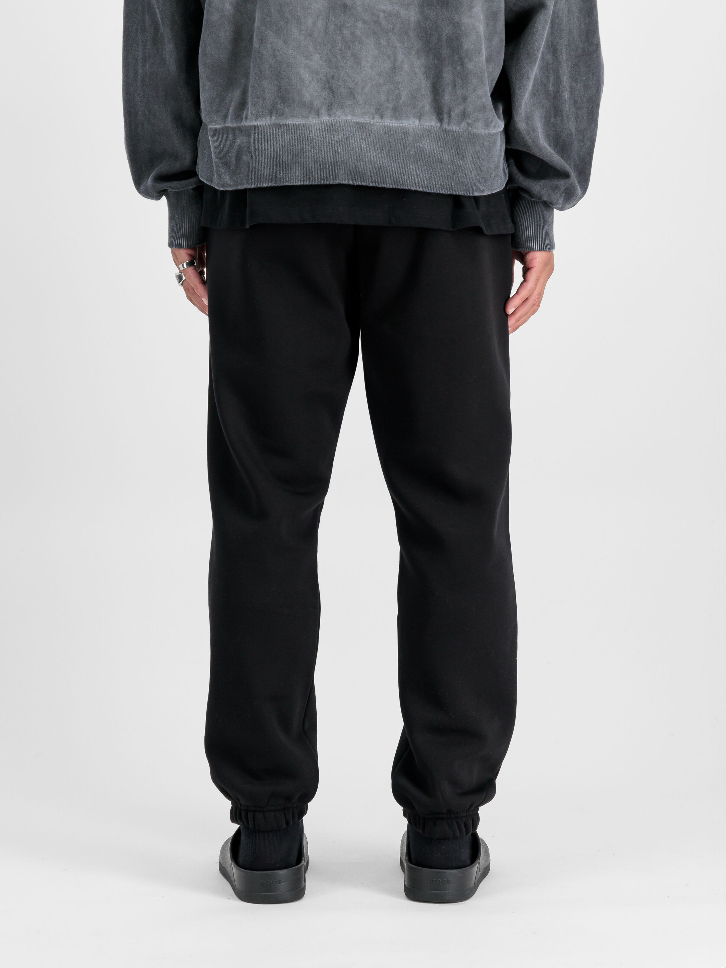 Basic Small Logo II Jogger black 156370_03_2_model_00005_118065
