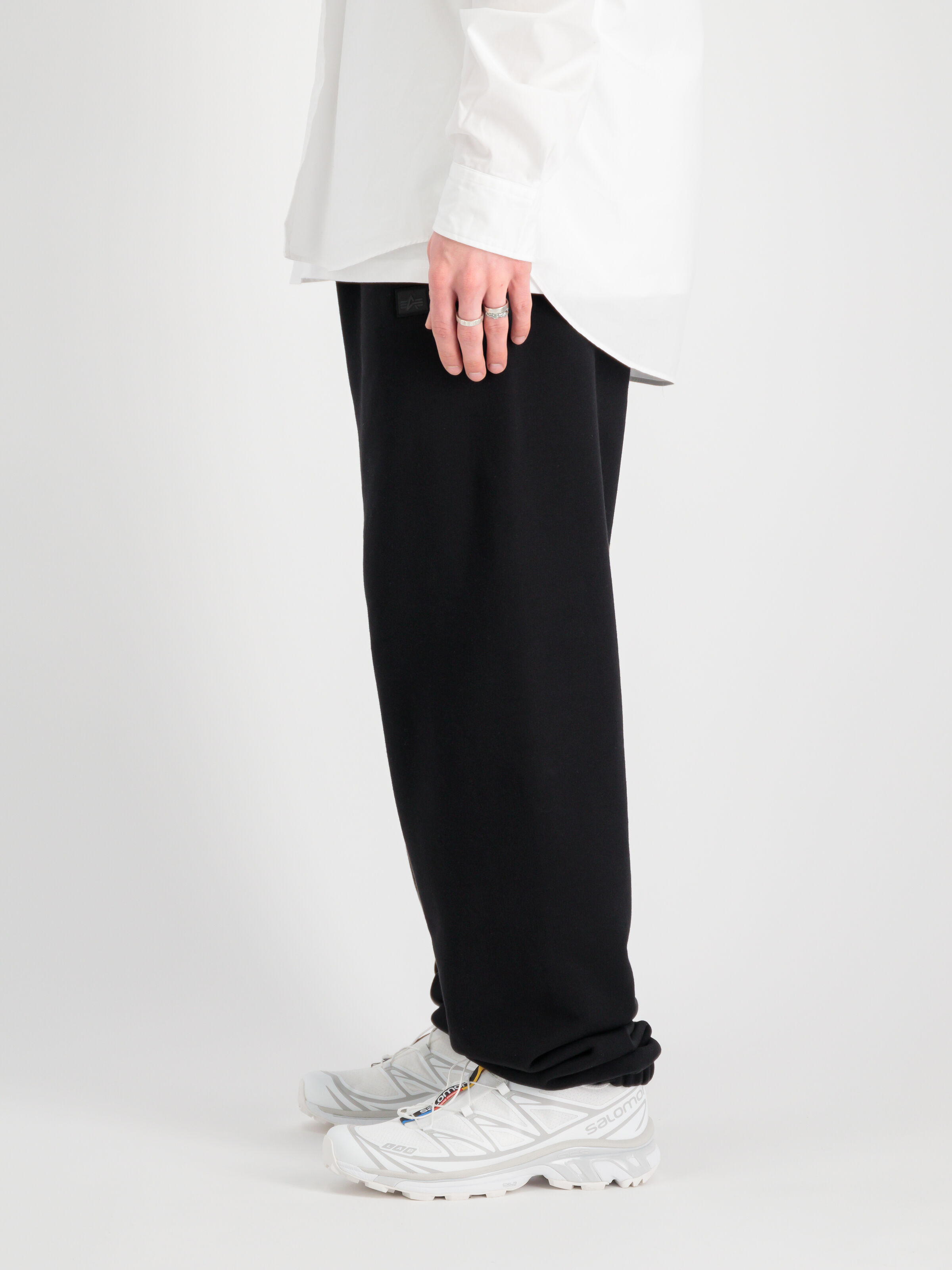 Alpha Essentials Rubber Logo Jogger black 146364_03_2_model_00004_99709