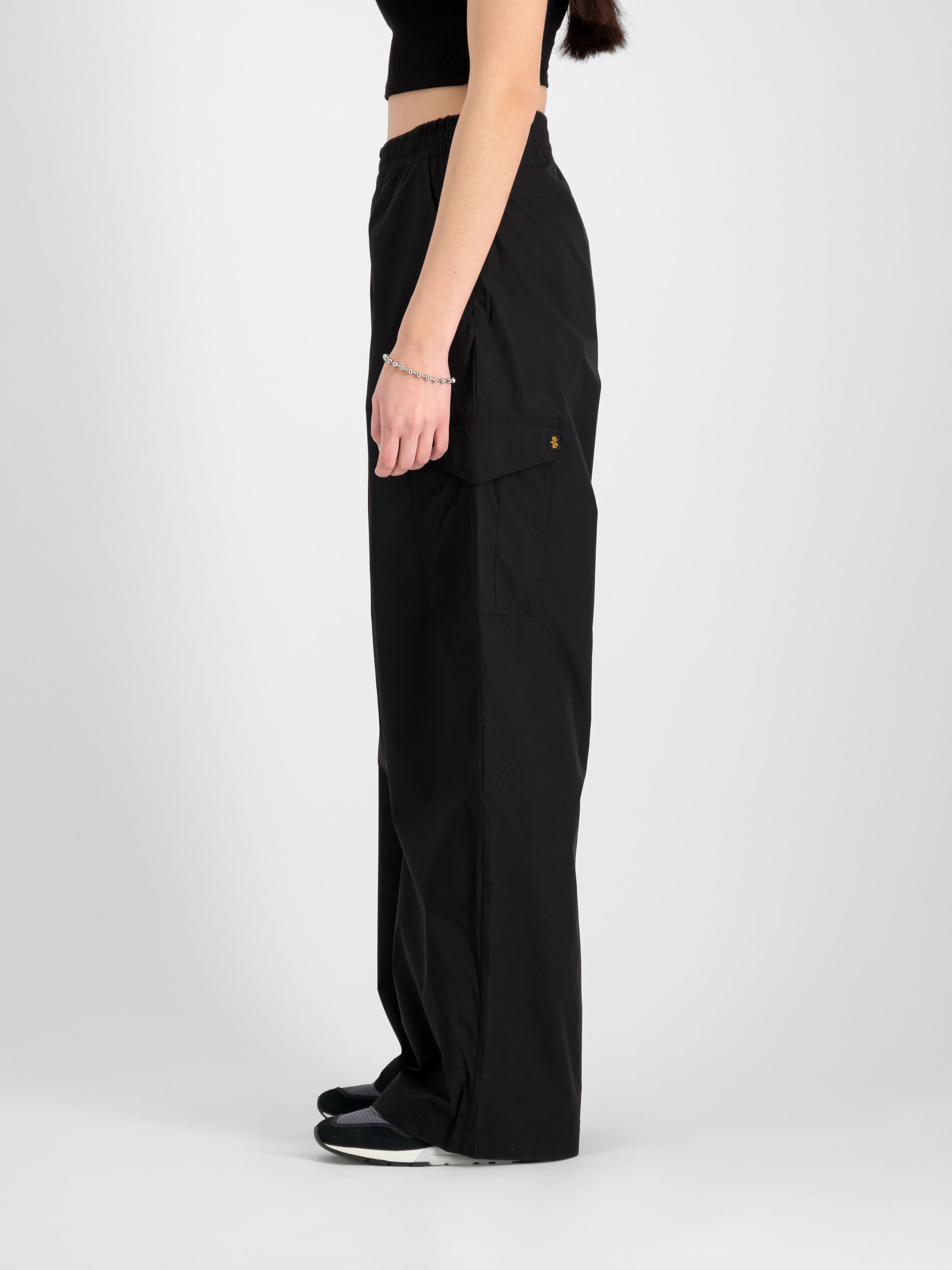 Nylon Pant Women black 136025_03_2_model_00004_154026