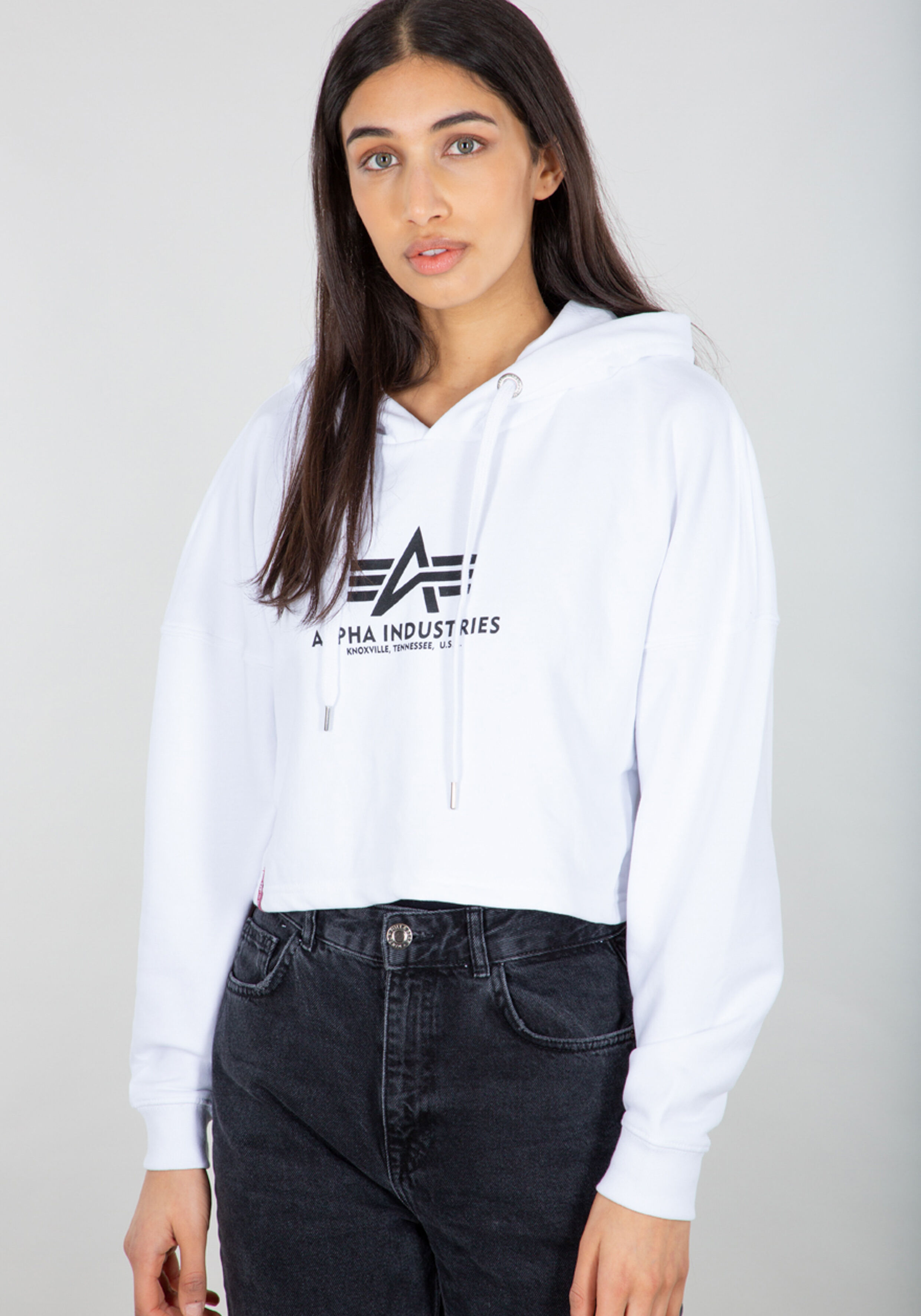 Basic Cropped Oversize Hoodie Women white 116057_09_alpha_industries_basic_hoody_cos_wmn_001_123562.jpg