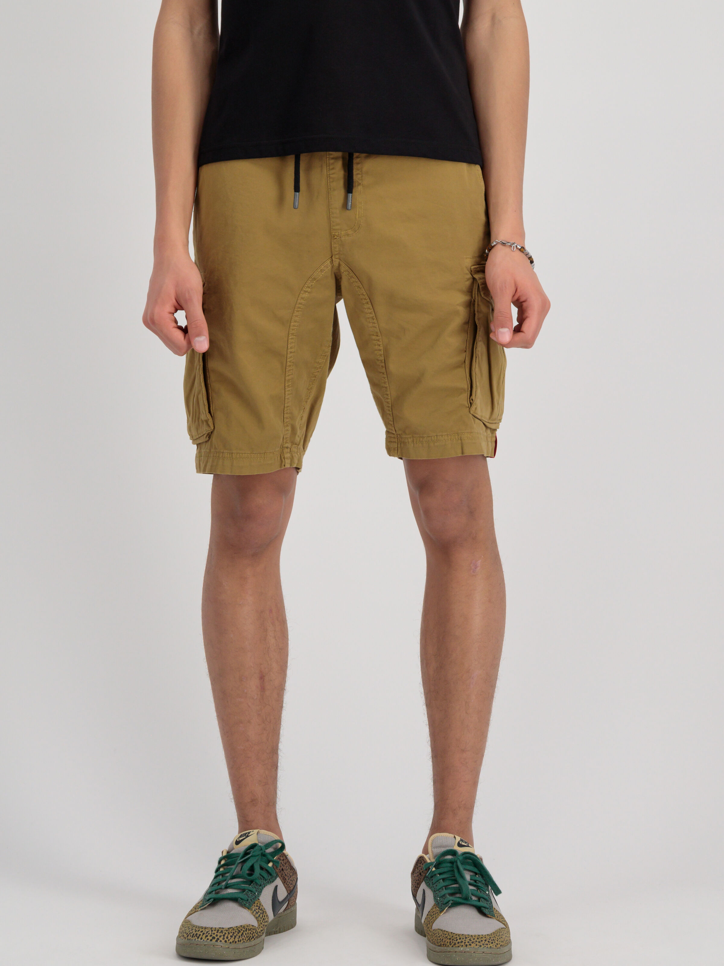 106251_13_alpha_industries_cotton_twill_jogger_short_001_182384