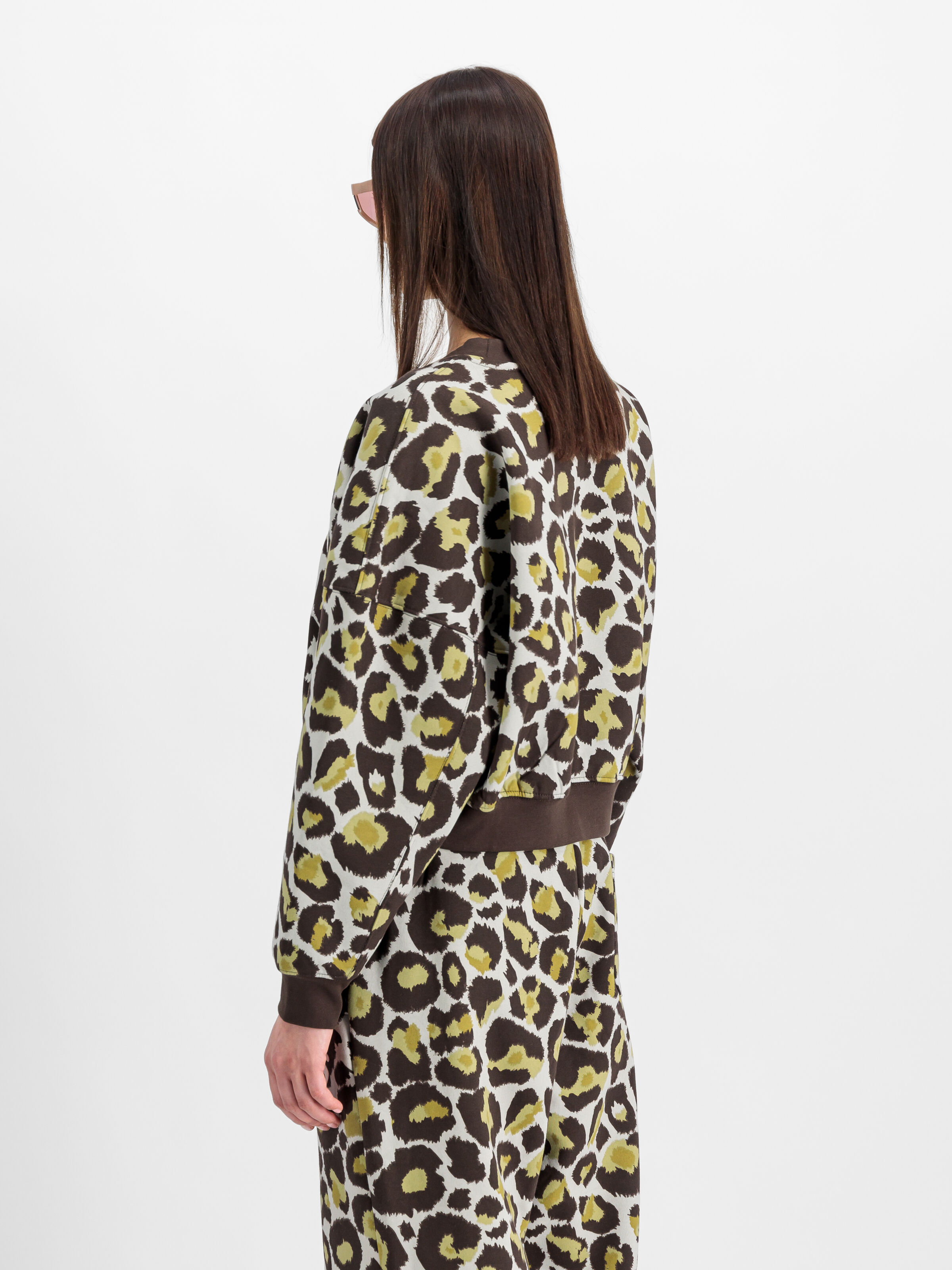 Logo Camo Sweatshirt Women olive leo camo 148030C_732_2_model_00004_103640