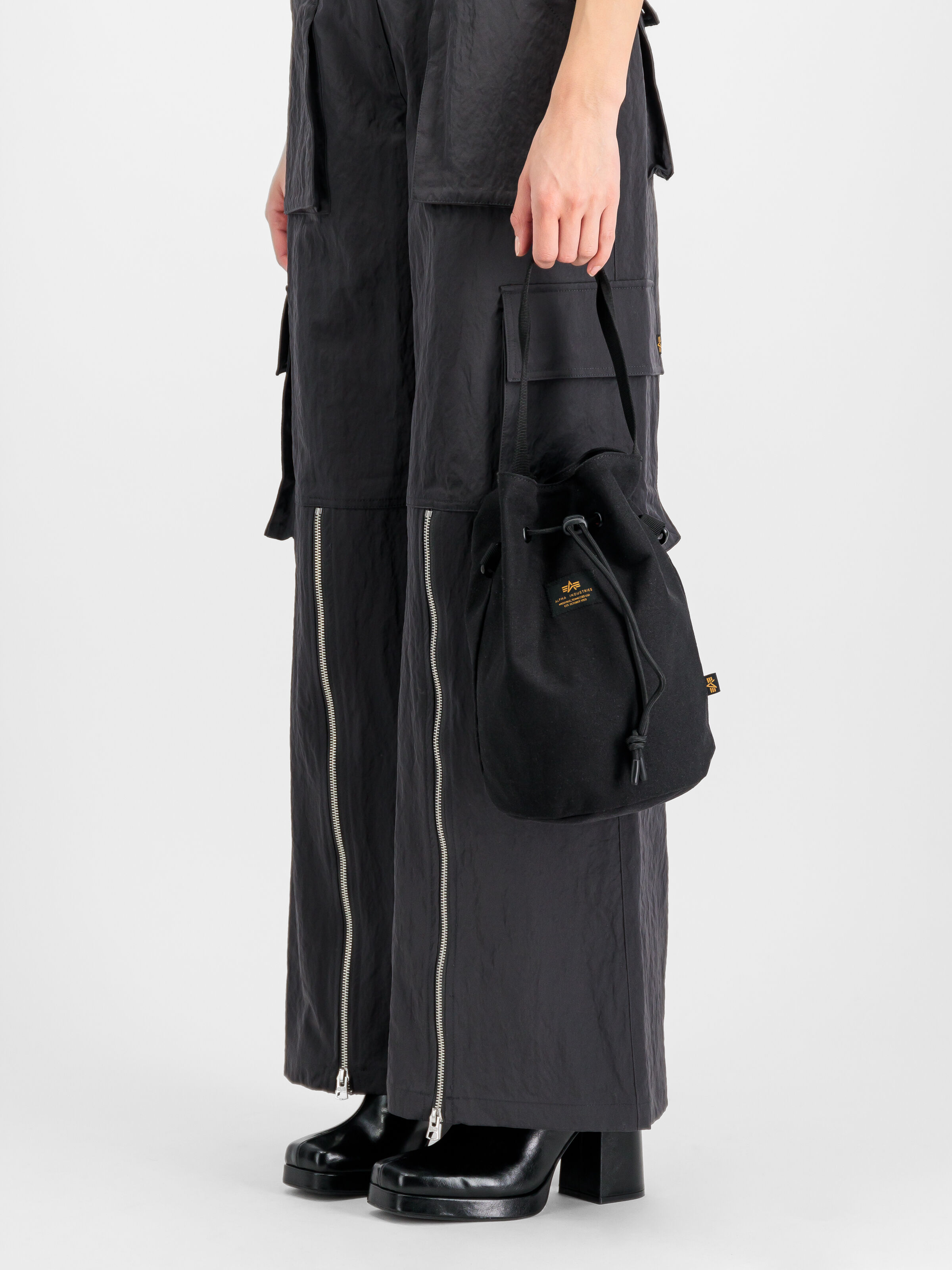 Carry Canvas Bag Women black 156946_03_2_model_00002_155073