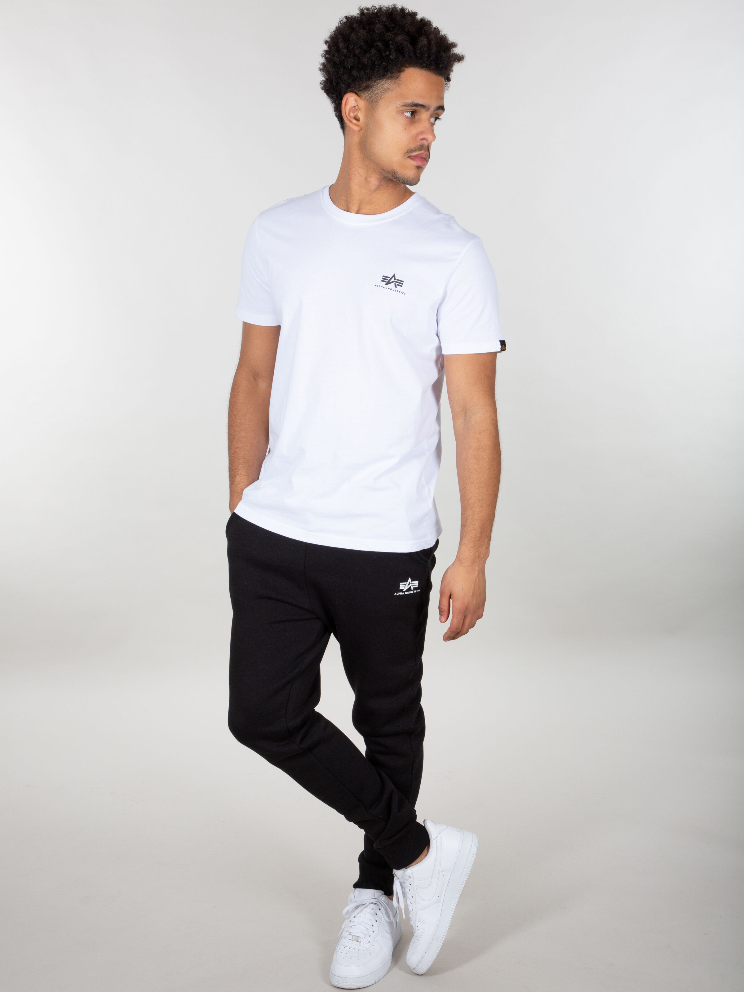 Basic Small Logo Jogger black 116370_03_alpha_industries_basic_jogger_sl_004_183210