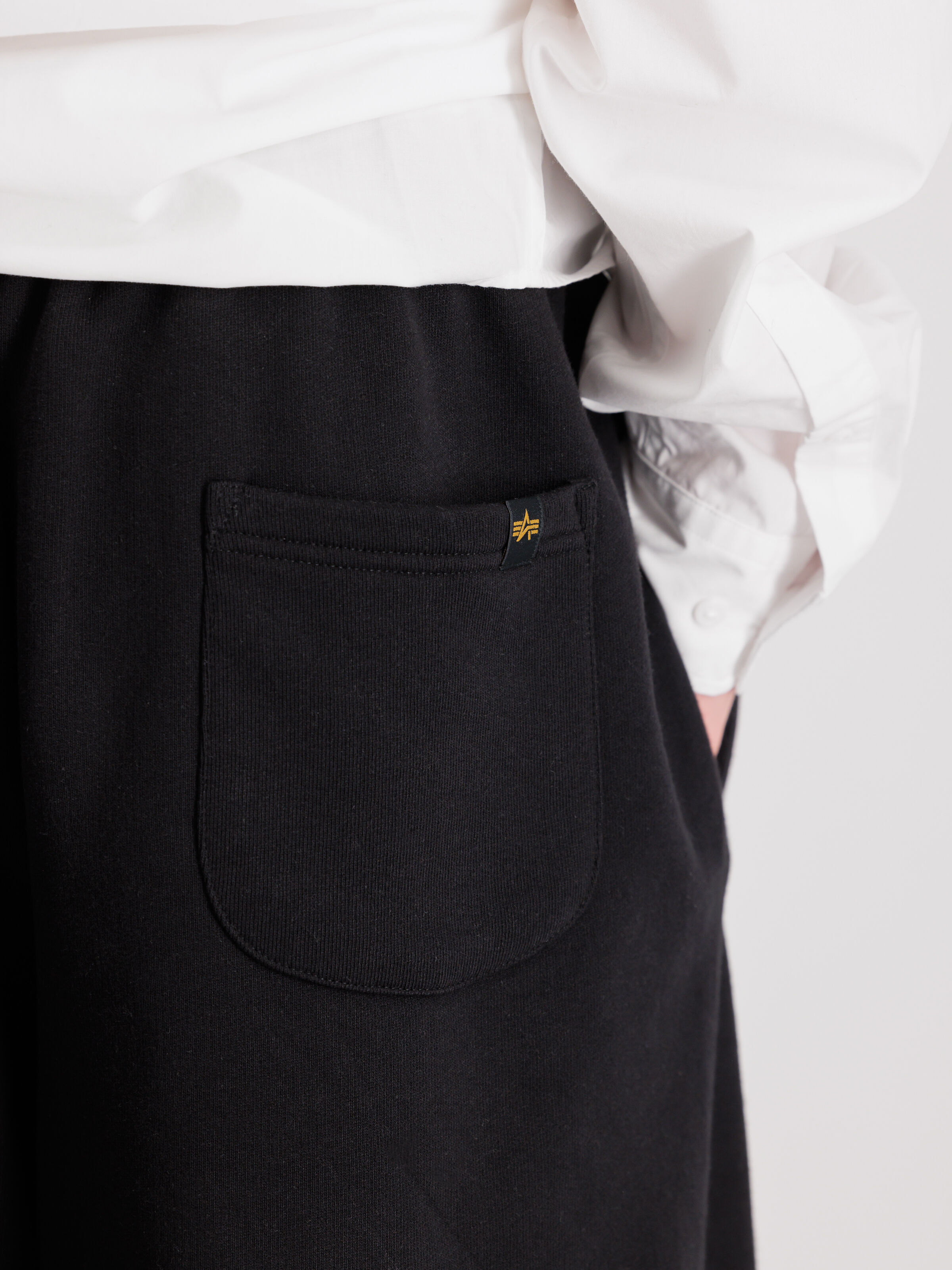 Alpha Essentials Rubber Logo Jogger black 146364_03_3_detail_00002_99713