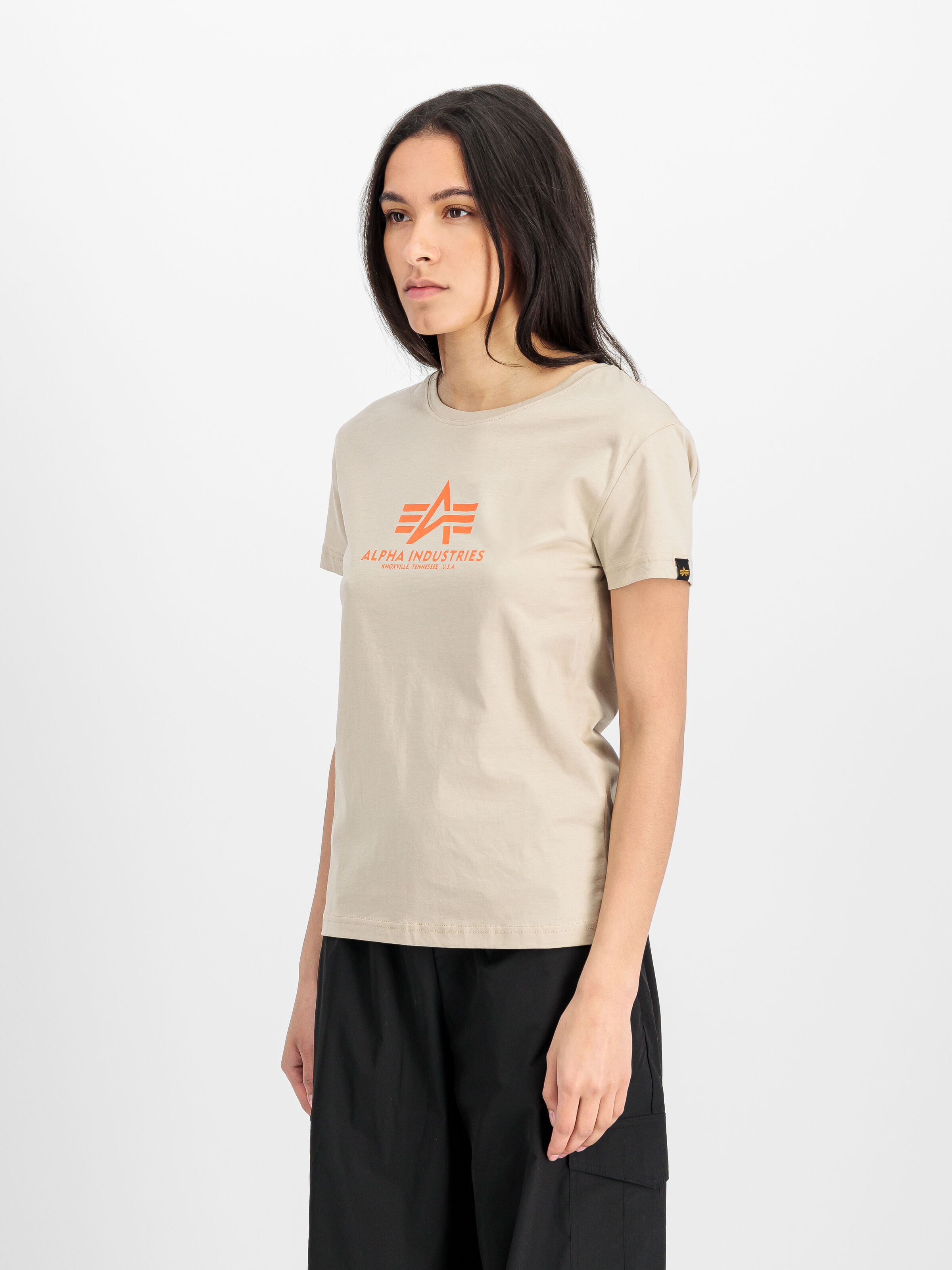 New Basic Big Logo T-Shirt Women organic beige 196051_627_2_model_00002_167010