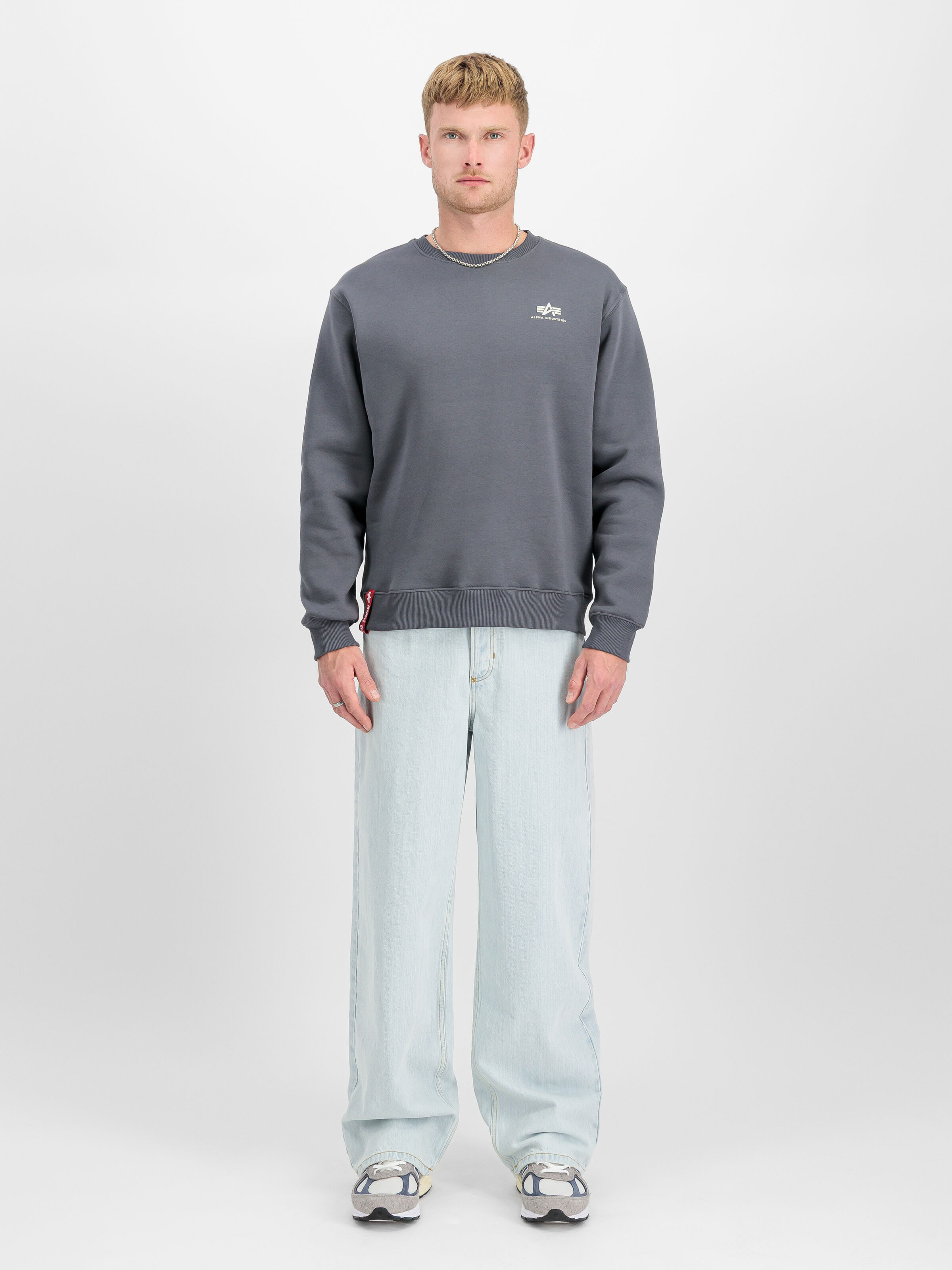 Basic Small Logo Sweatshirt greyblack 188307_136_2_model_00001_191808