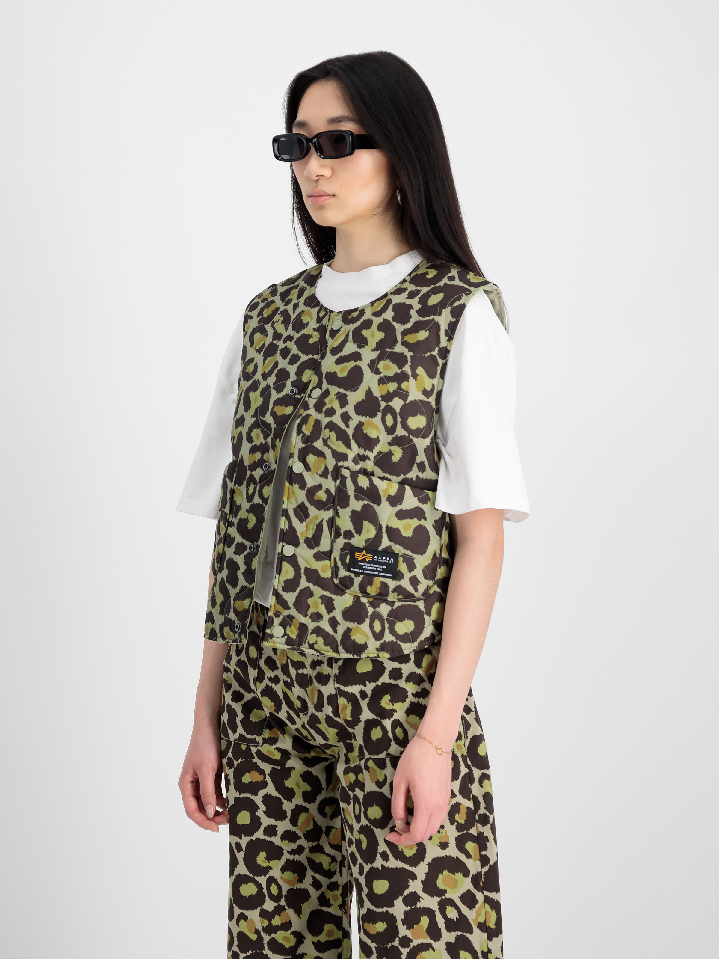 Reversible Camo Vest Women olive leo camo 148009C_732_2_model_00003_99432