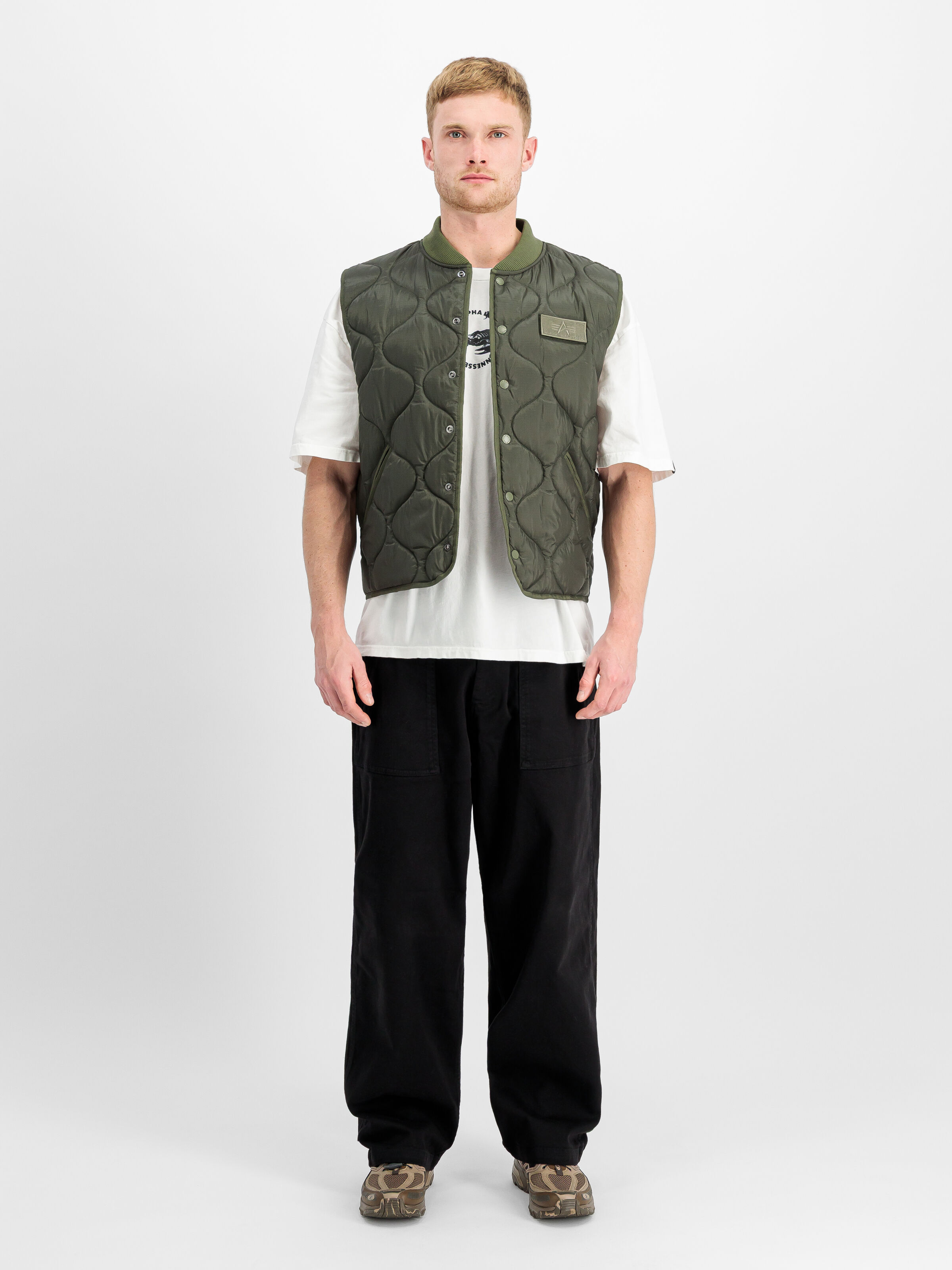 Q-1 Vest dark olive 266107_142_2_model_00001_213234