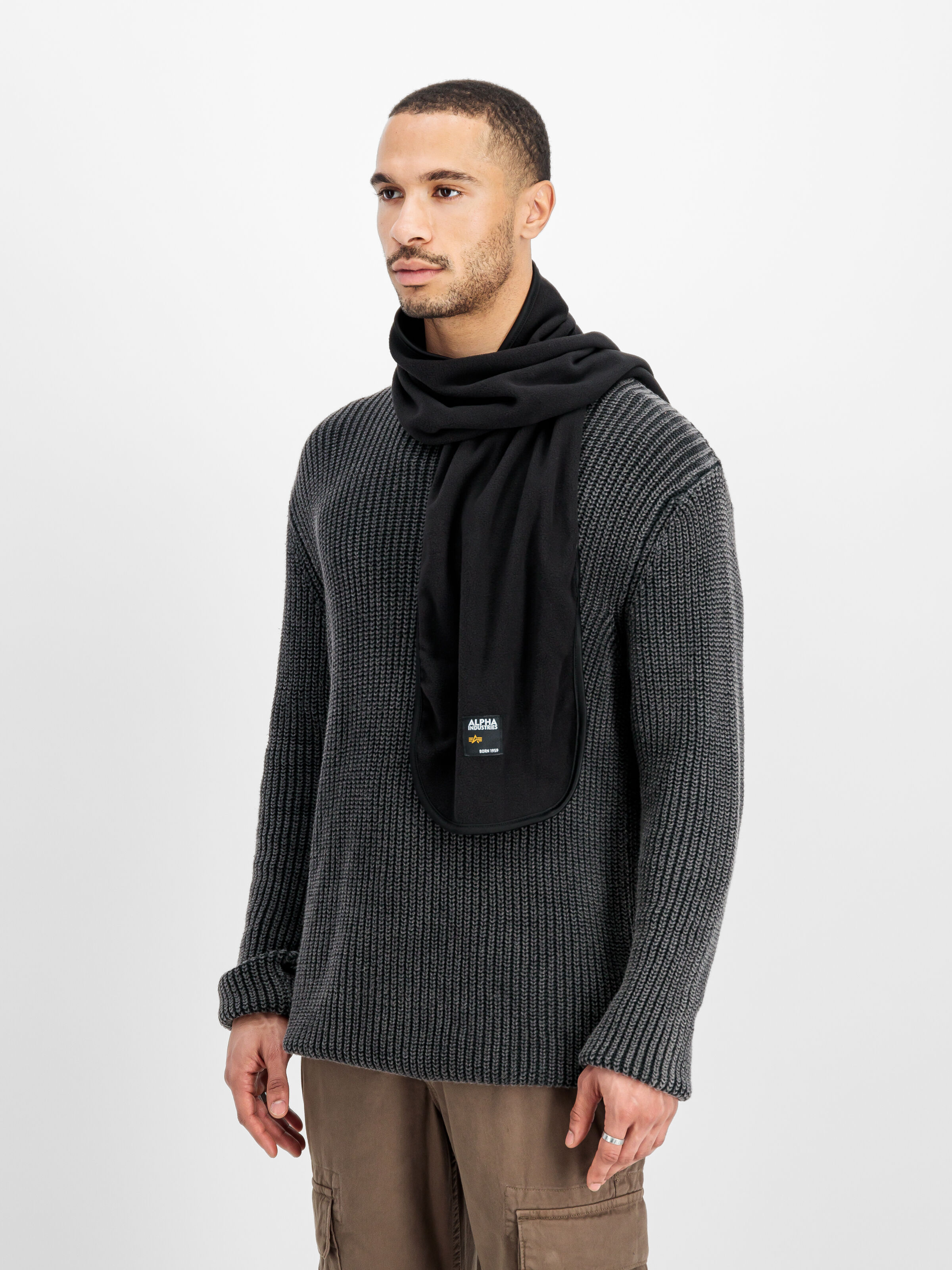 Label Fleece Scarf black 118939_03_2_model_00001_126087
