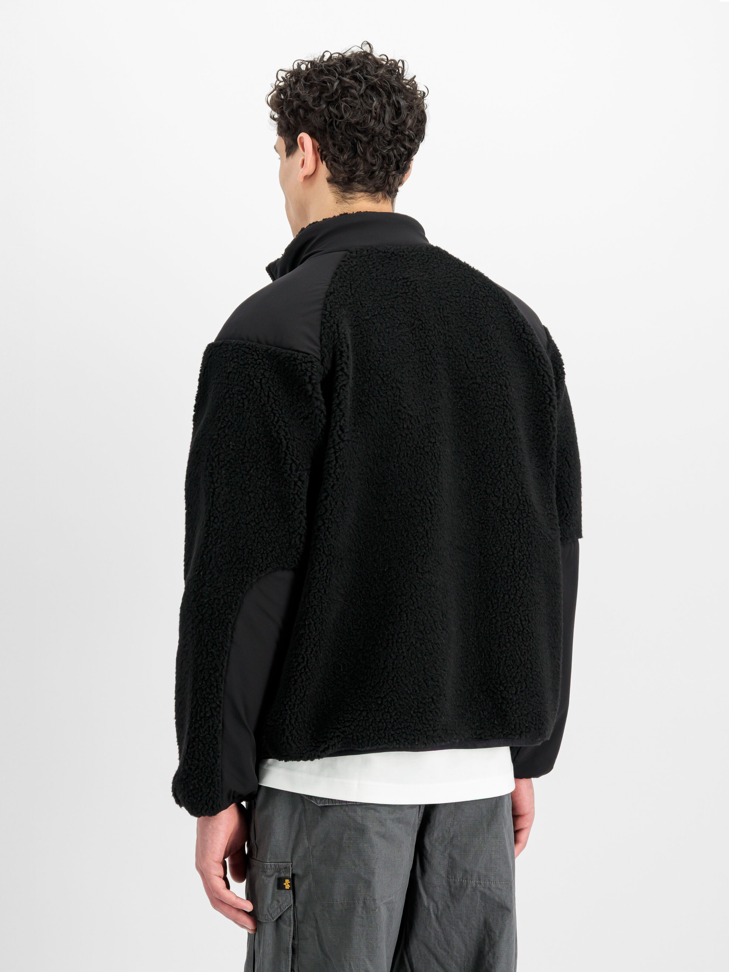 Sherpa Logo Loose Outdoor Jacket black/black 268146_515_2_model_00003_229092