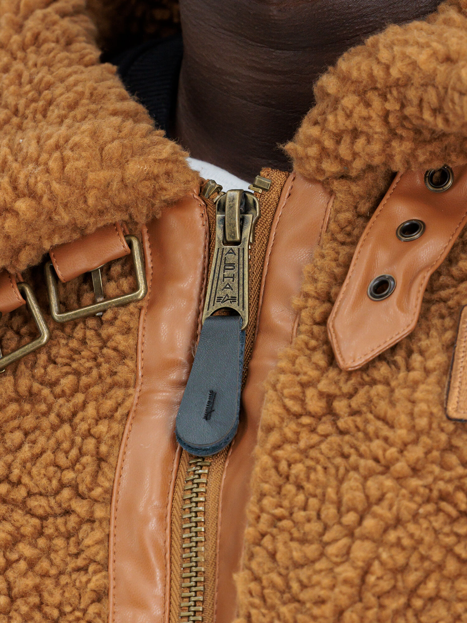 B-3 Teddy Bomber Jacket camel 118118_370_alpha_industries_b3_teddy_007_124302