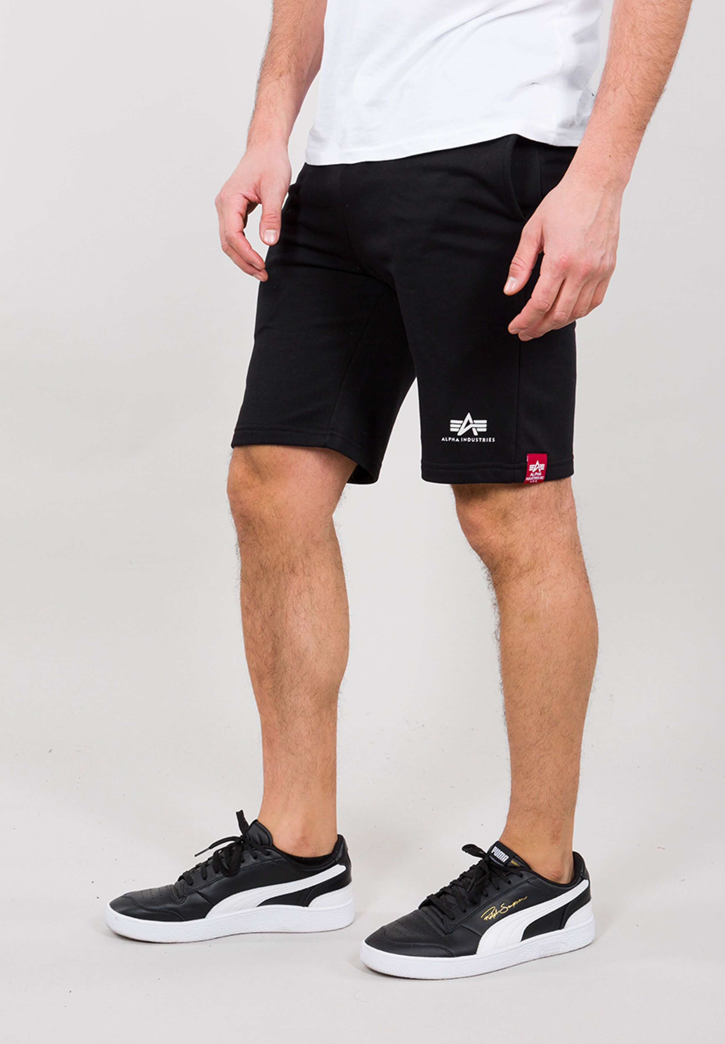 Big Letters Short black 126344_03_alpha_industries_big_letters_short_sweat_001_123134.jpg