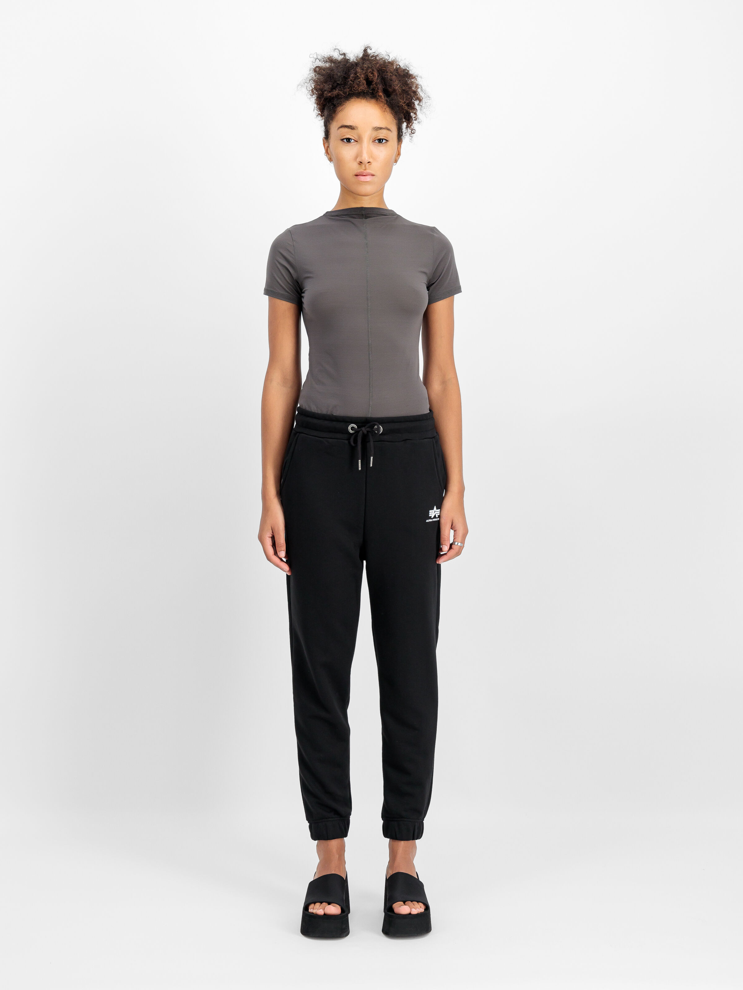 Basic Small Logo Jogger Women black 116051_03_2_model_00001_110584