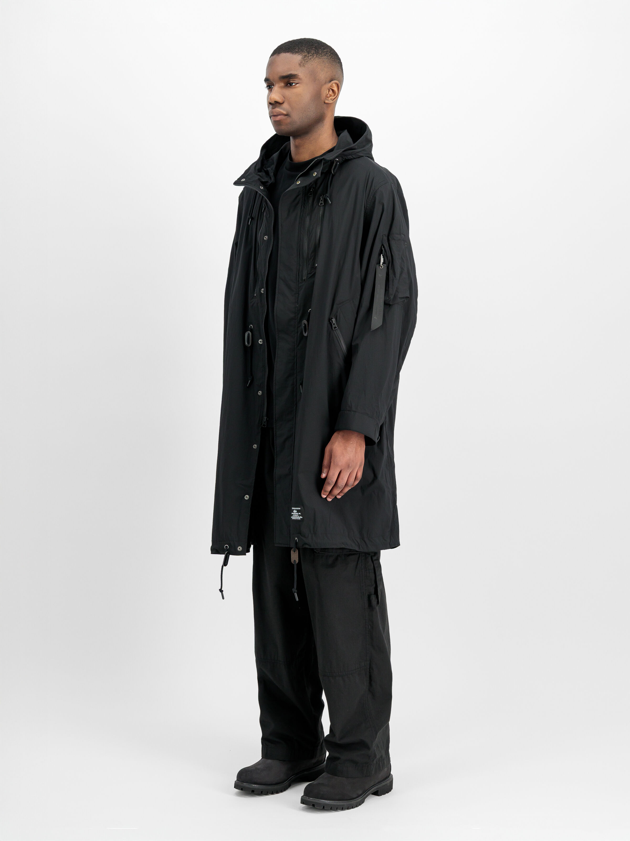 ALPHA x WHITE MOUNTAINEERING Fishtail Parka black 266128_03_2_model_00002_226891