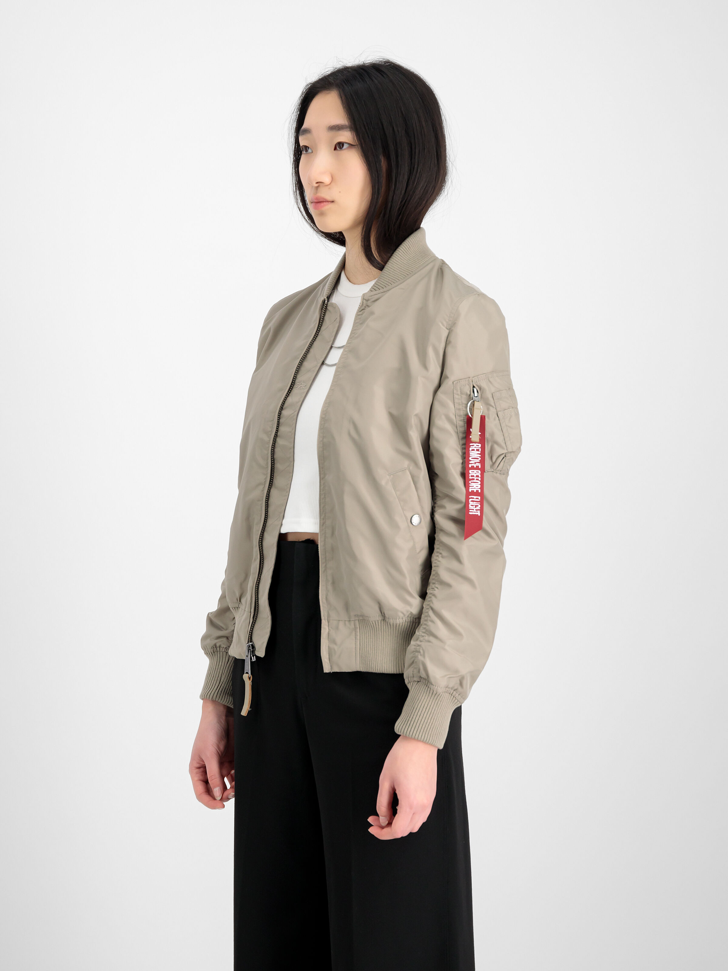 MA-1 TT Light Bomber Jacket Women vintage sand 141041_679_2_model_00003_133750