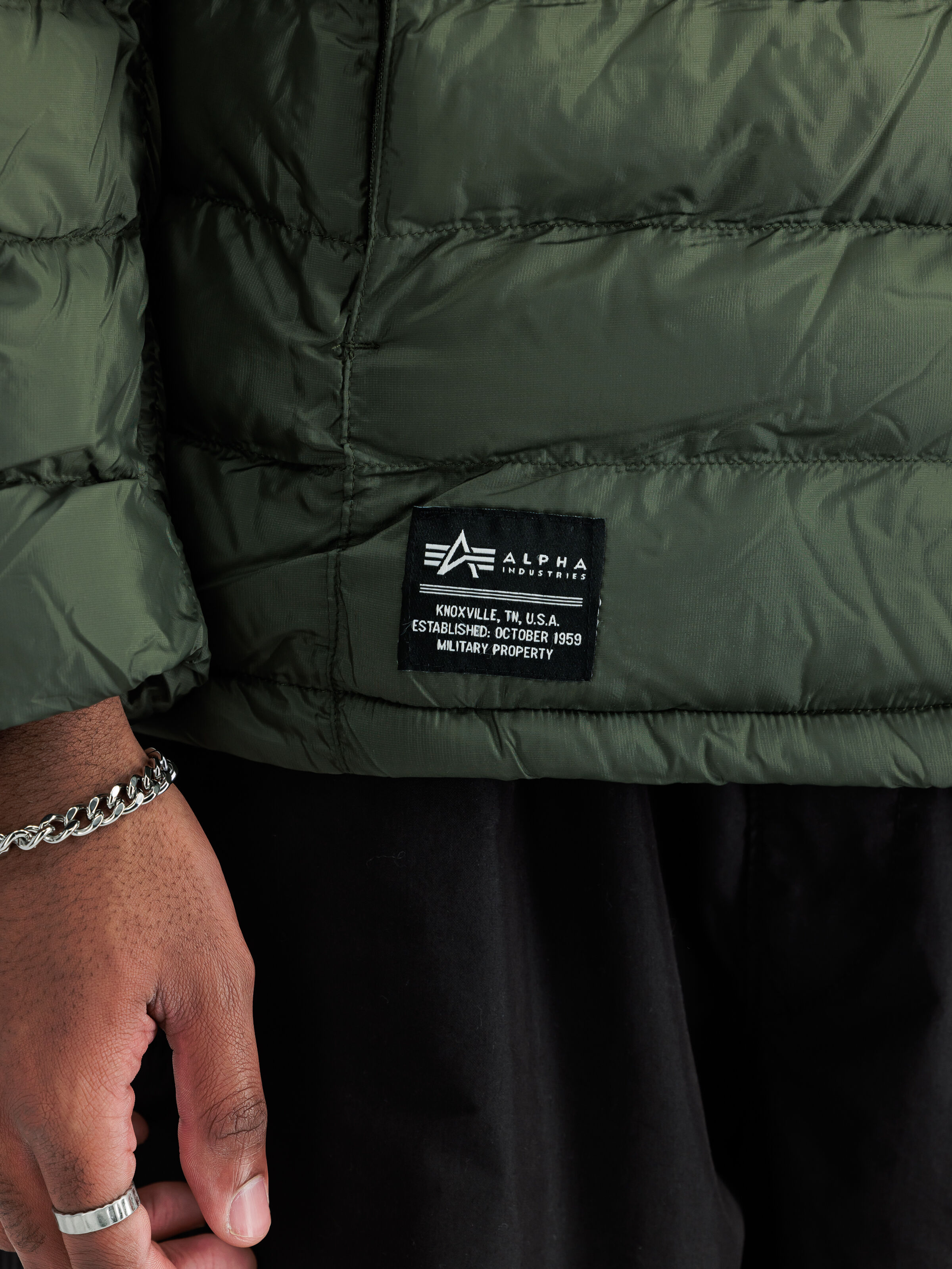Puffer Anorak dark olive 138115_142_3_detail_00001_130961