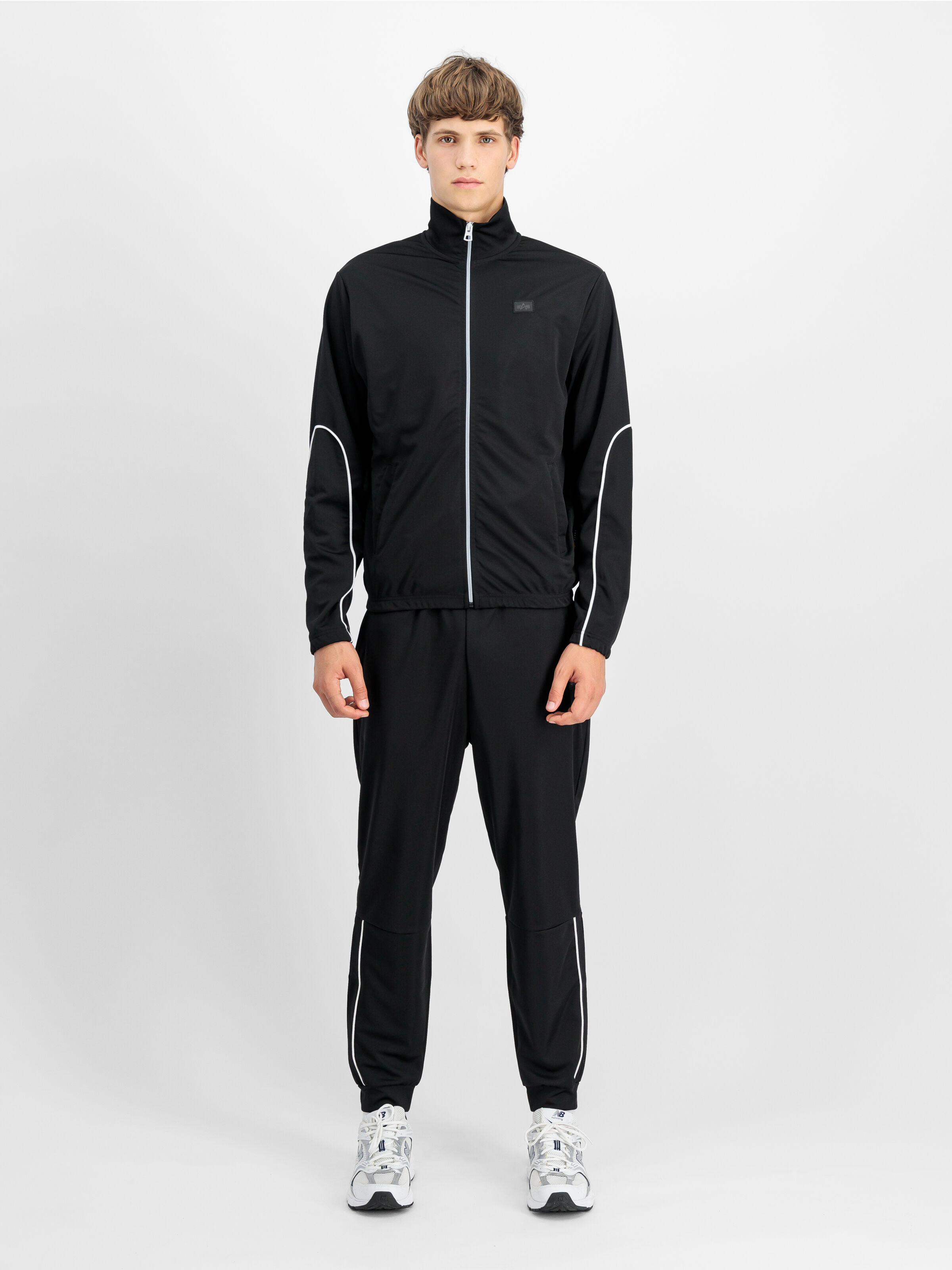 Essential Track Jacket black 148344_03_2_model_00001_108008